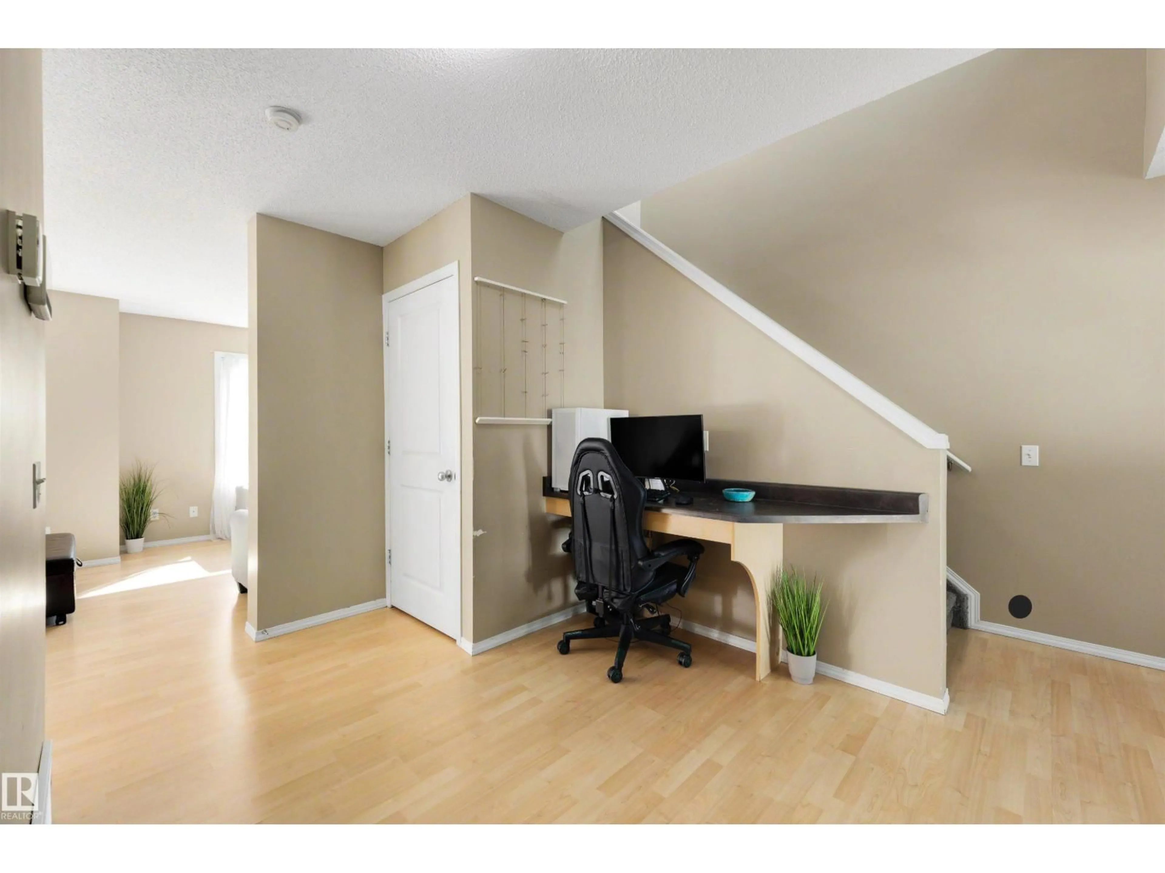 A pic of a room for #3 - 450 HYNDMAN CR, Edmonton Alberta T5A0E2
