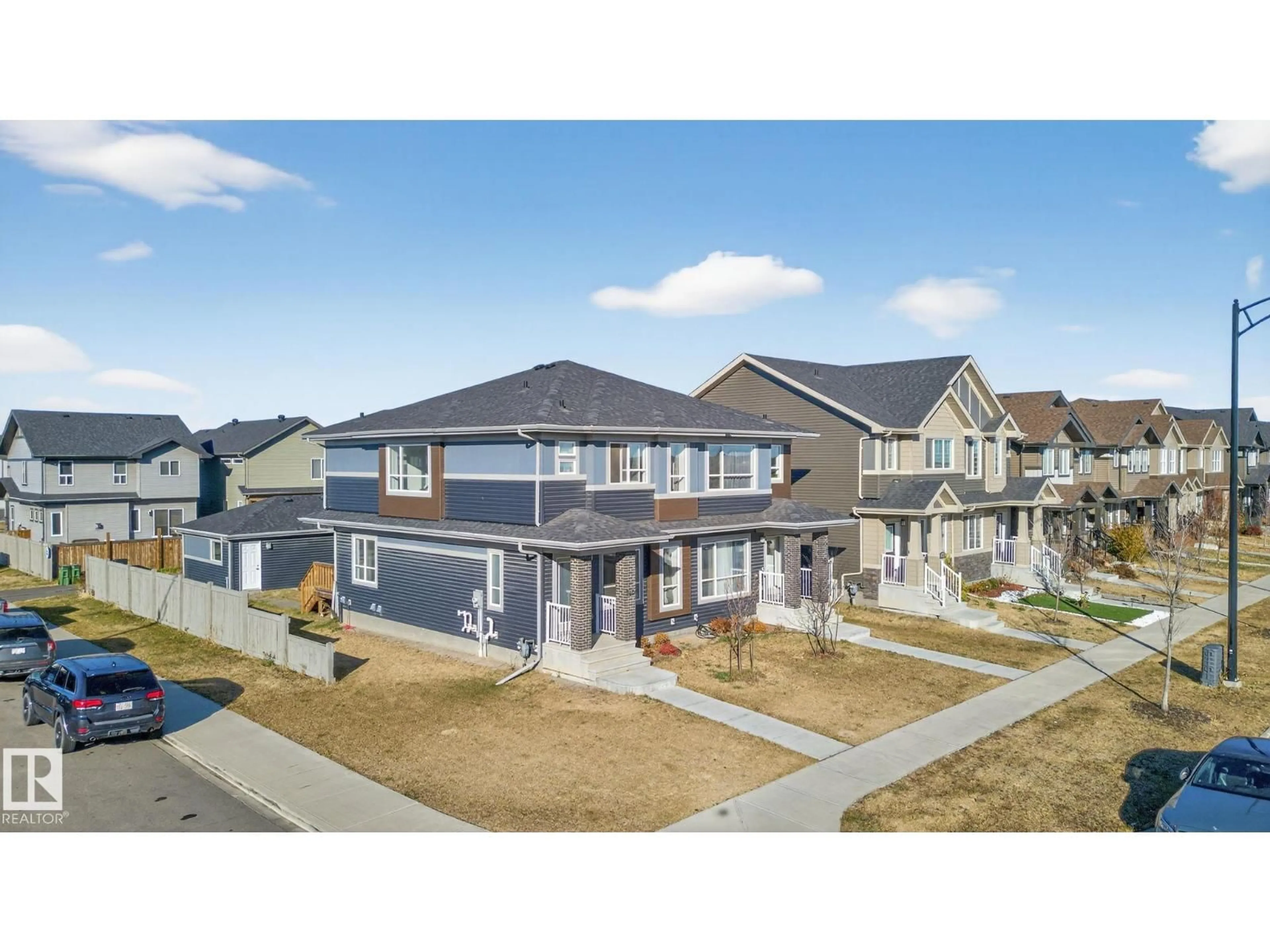 A pic from outside/outdoor area/front of a property/back of a property/a pic from drone, street for 382 CRYSTALLINA NERA DR, Edmonton Alberta T5Z0R9