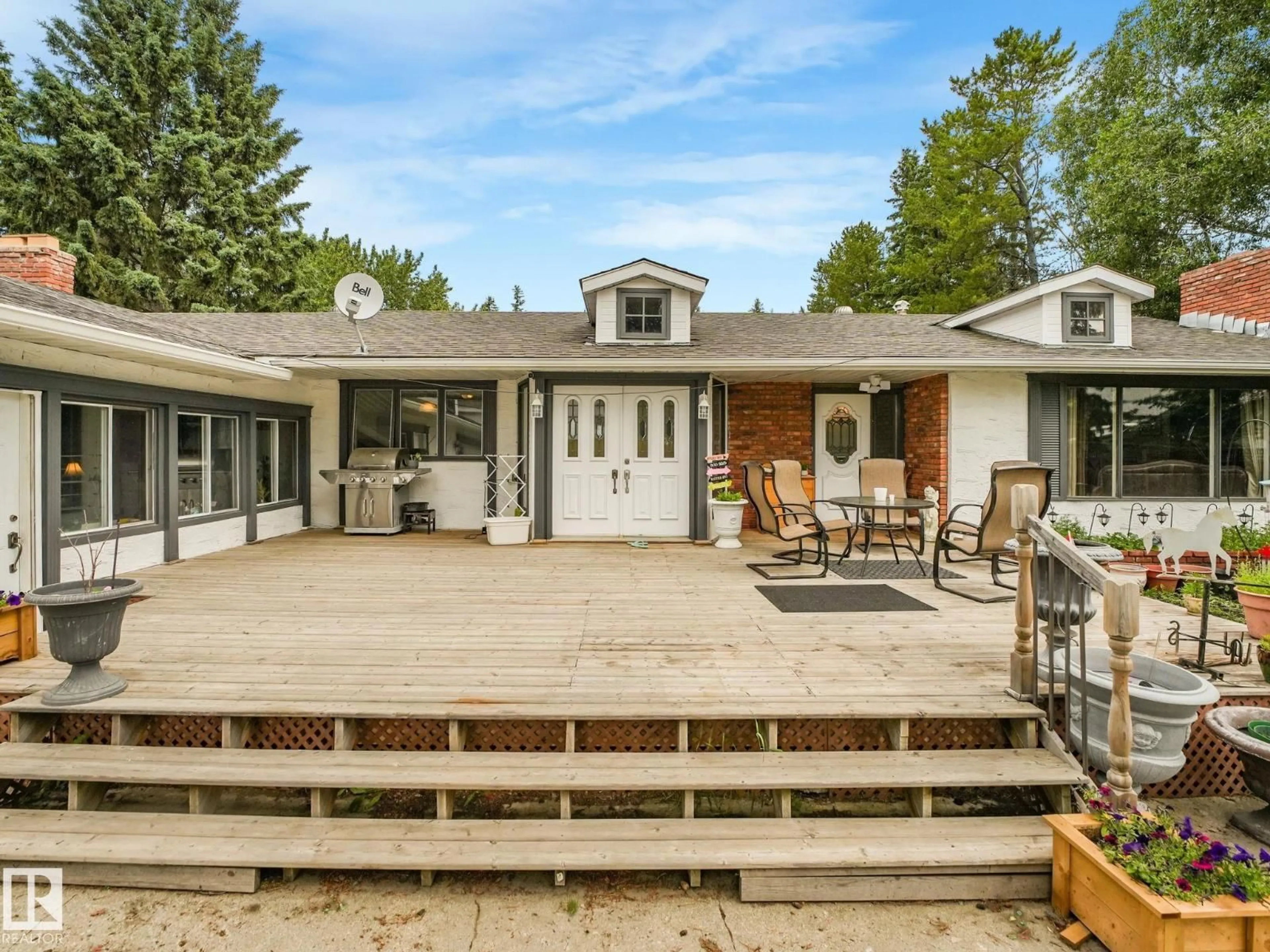 Home with vinyl exterior material, unknown for 10912 5 AV SW, Edmonton Alberta T6W1A2