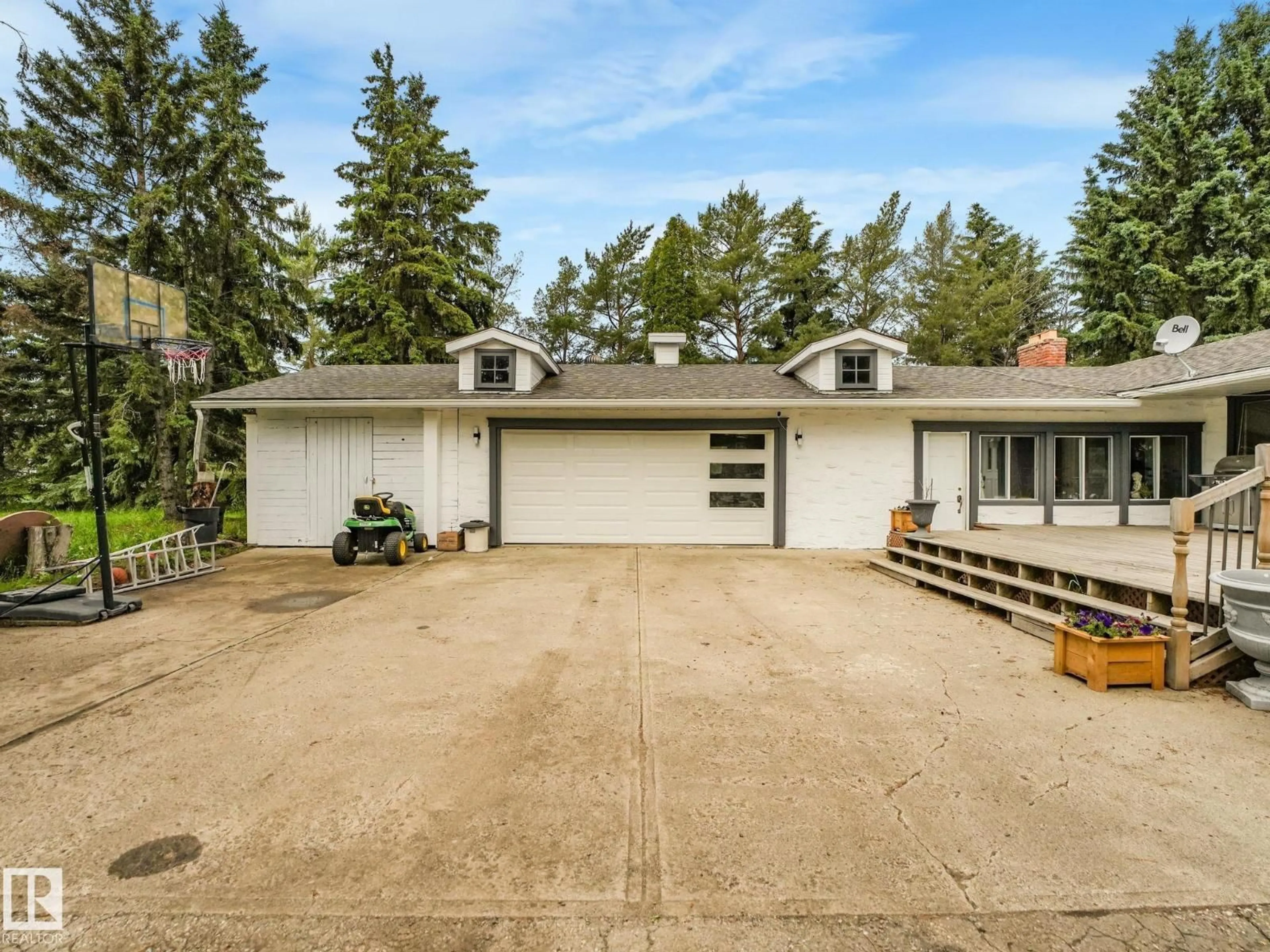 A pic from outside/outdoor area/front of a property/back of a property/a pic from drone, street for 10912 5 AV SW, Edmonton Alberta T6W1A2