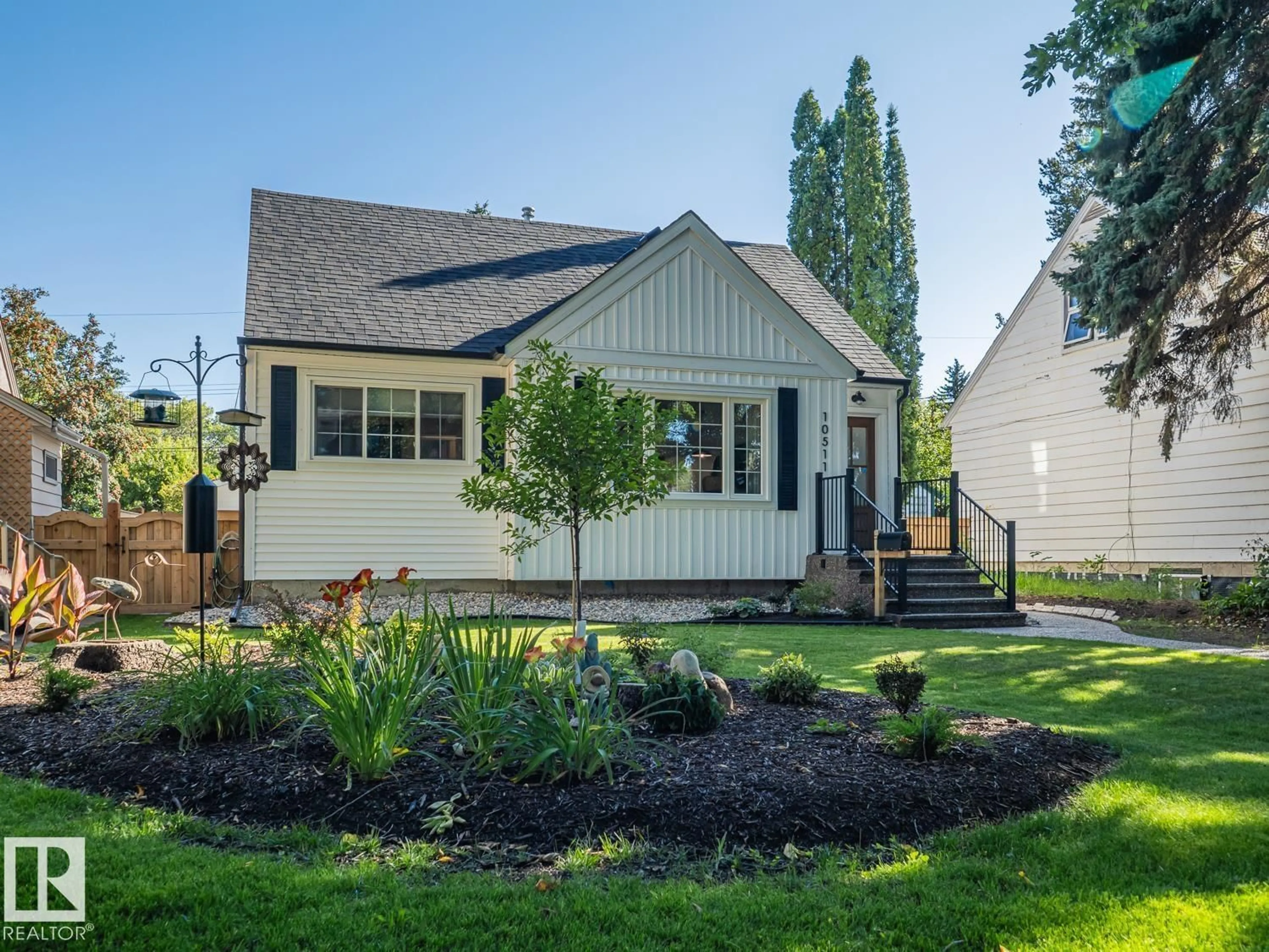 Home with vinyl exterior material, street for 10511 68 AV, Edmonton Alberta T6H2B2