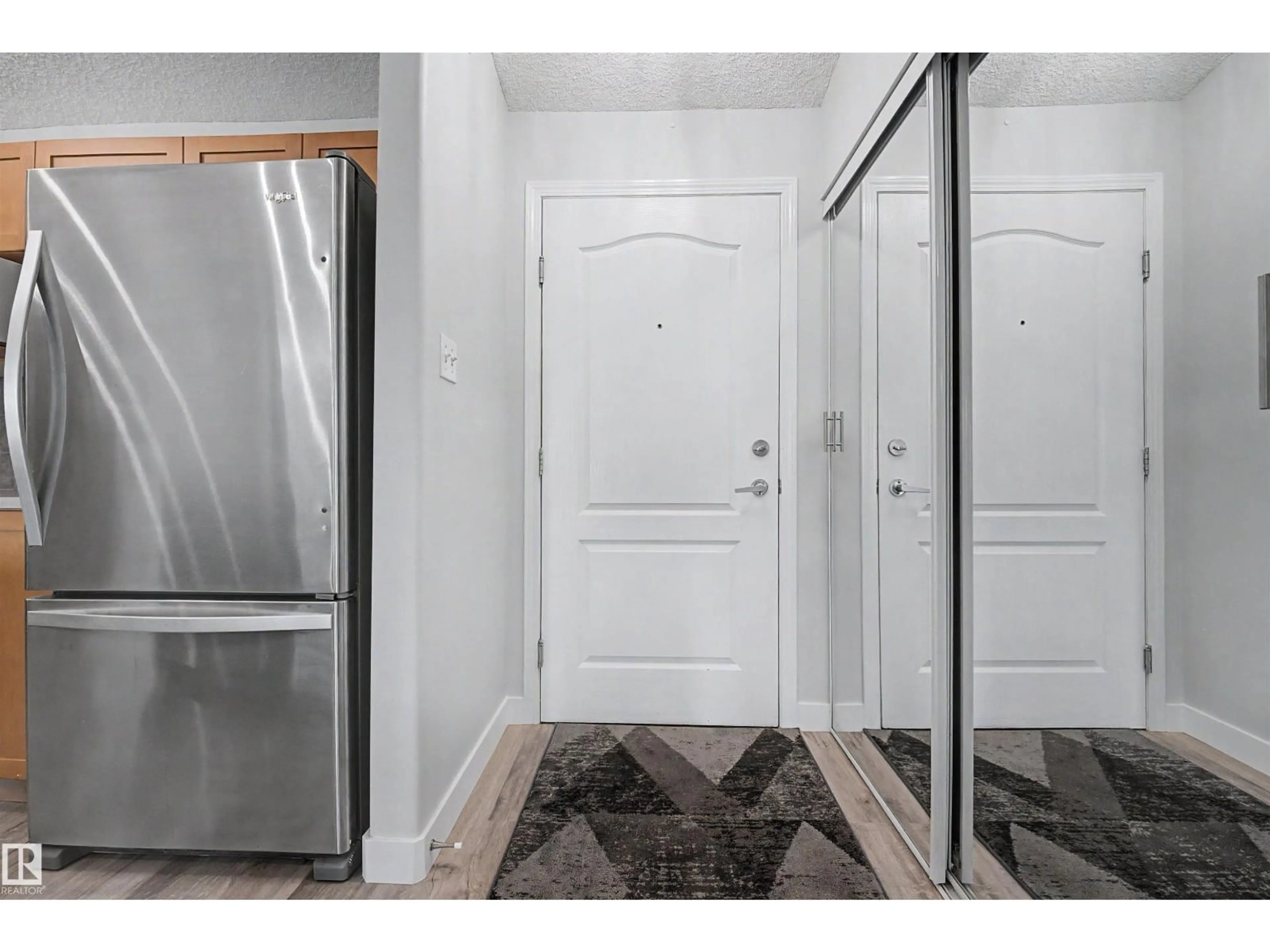 Indoor entryway for 9363 - 1432 SIMPSON DR, Edmonton Alberta T6R0N2