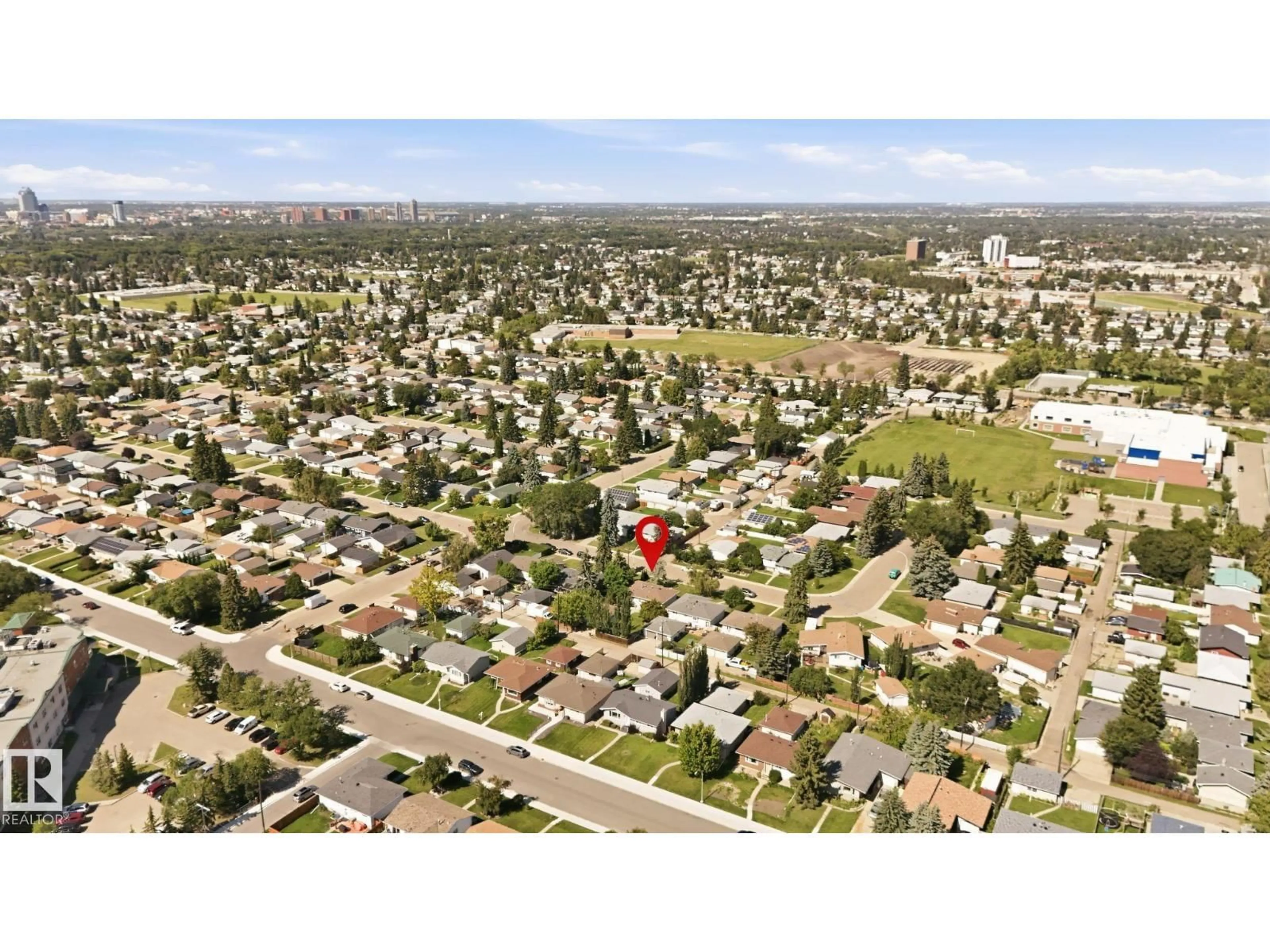 A pic from outside/outdoor area/front of a property/back of a property/a pic from drone, street for 6015 92A AV, Edmonton Alberta T6B0T3