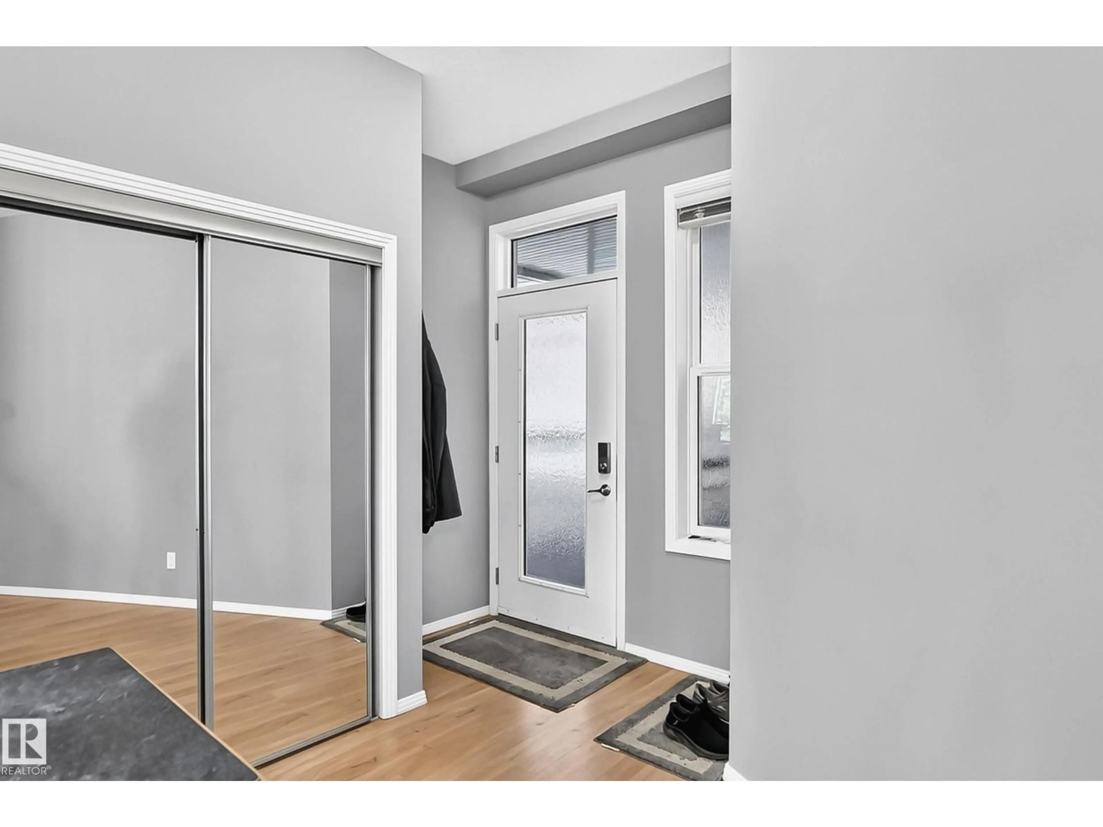 Indoor entryway for 349 - 4827 104A ST, Edmonton Alberta T6G0R5