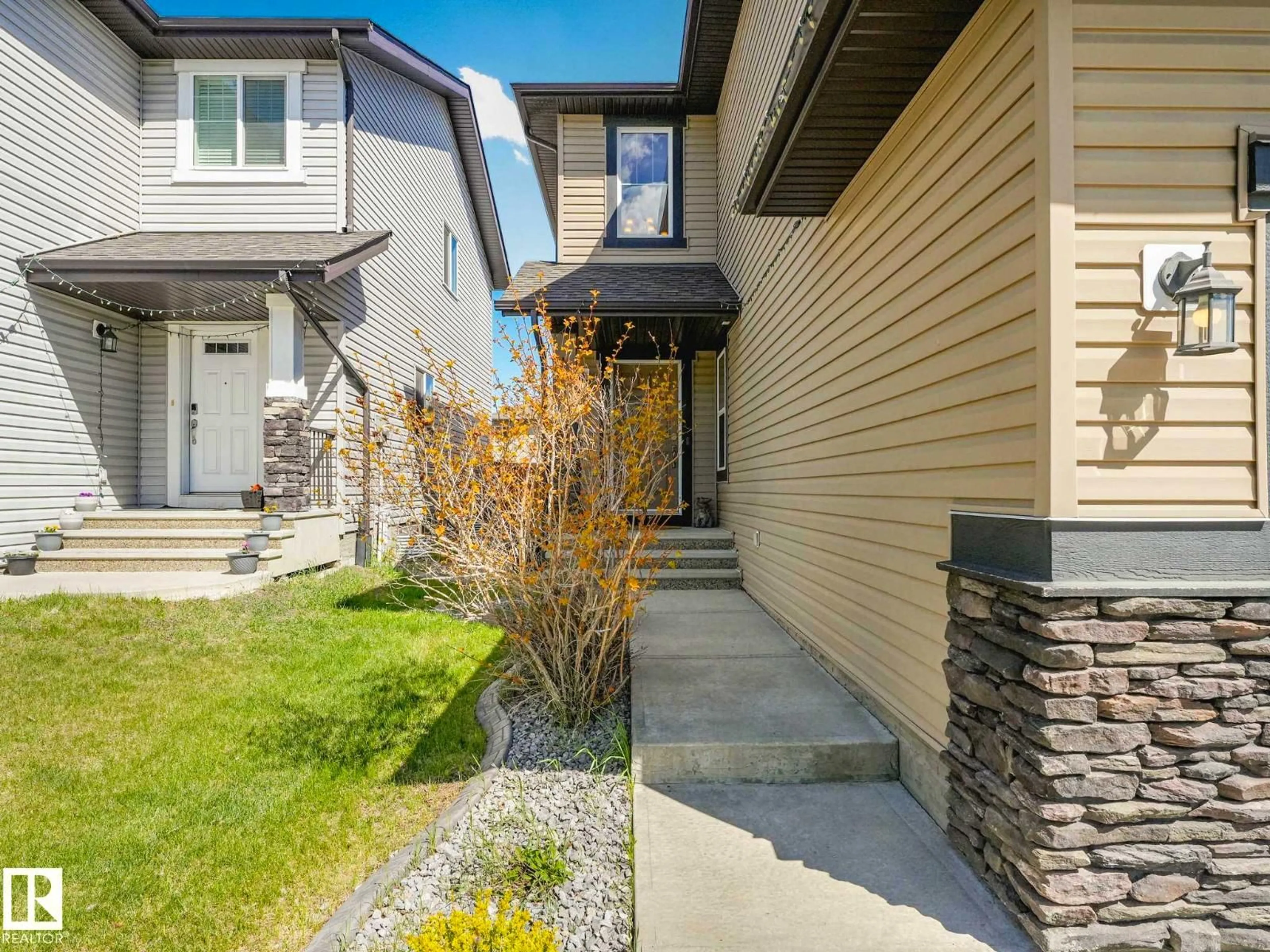 Home with vinyl exterior material, street for 1548 36 AV, Edmonton Alberta T6T0M5