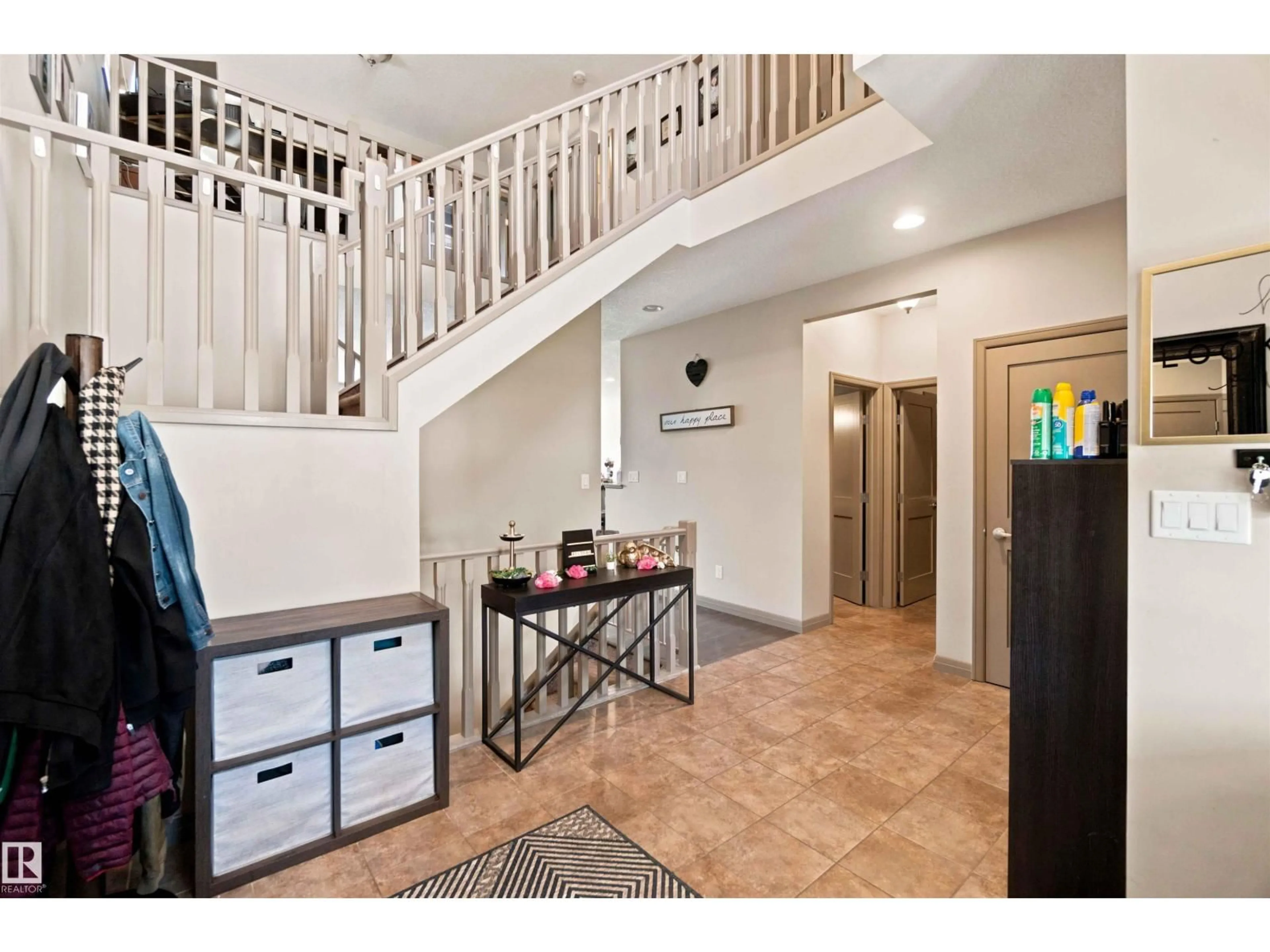 Indoor entryway for 6223 SUNBROOK LN, Sherwood Park Alberta T8H0J8