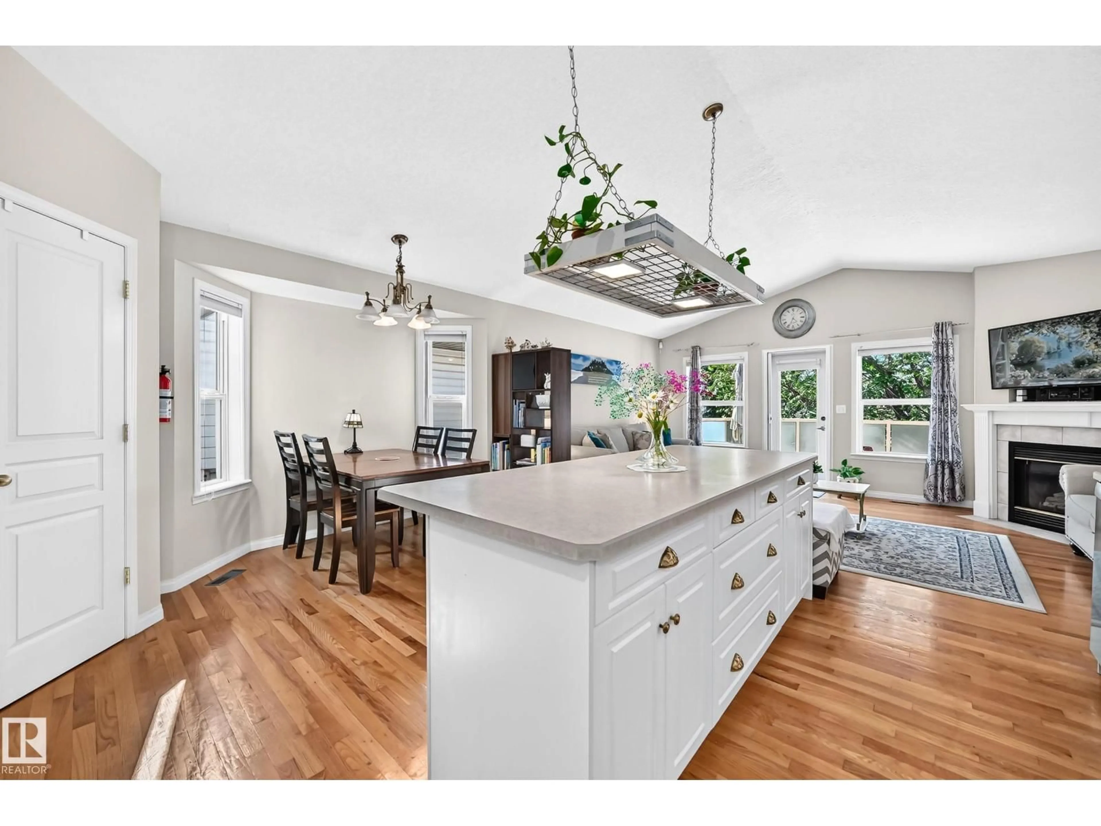 Open concept kitchen, unknown for 4210 37 AV, Edmonton Alberta T6L7C3