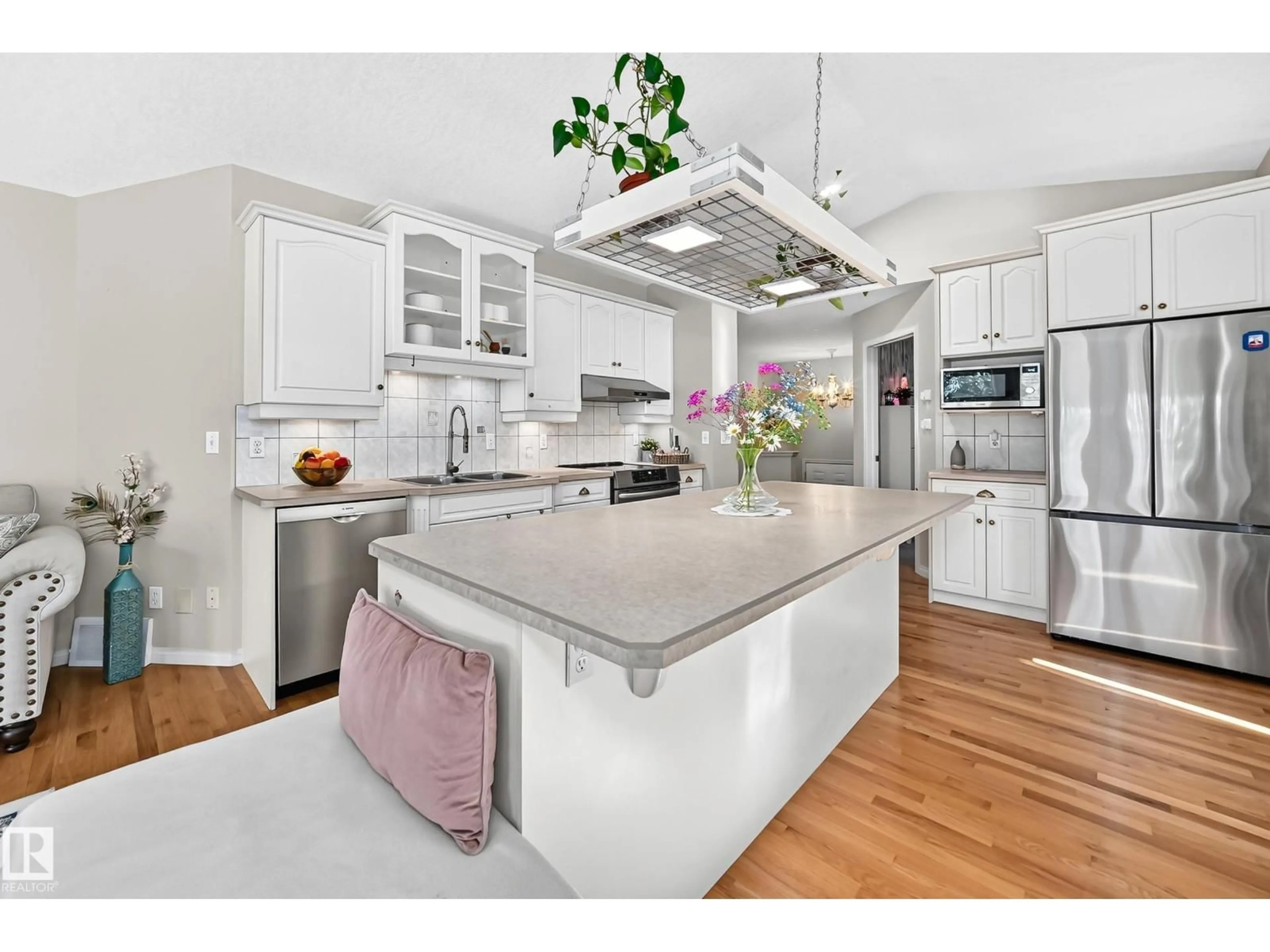 Open concept kitchen, unknown for 4210 37 AV, Edmonton Alberta T6L7C3