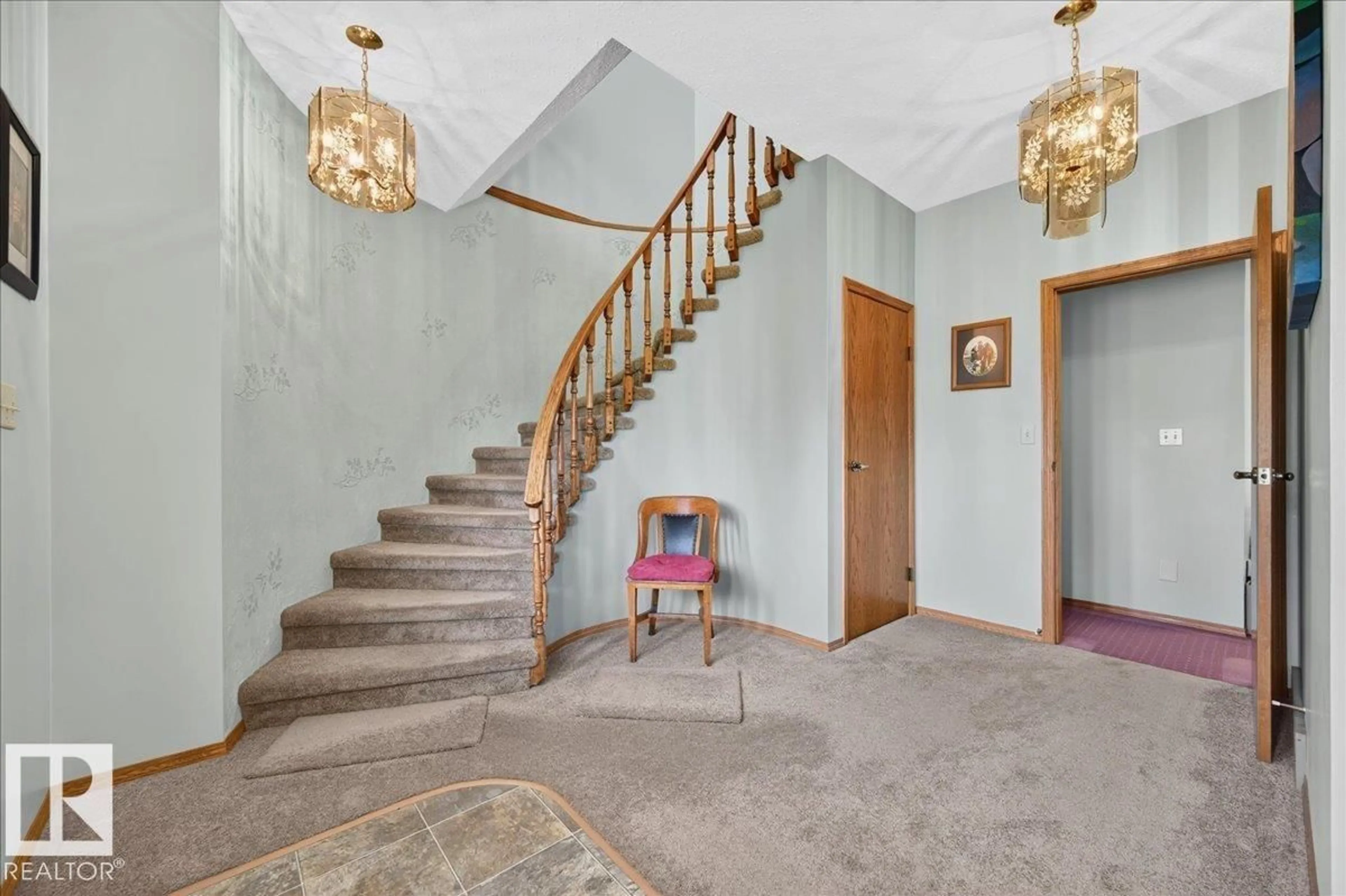 Indoor foyer for 254009 TWP ROAD 460, Rural Wetaskiwin County Alberta T9A1W8