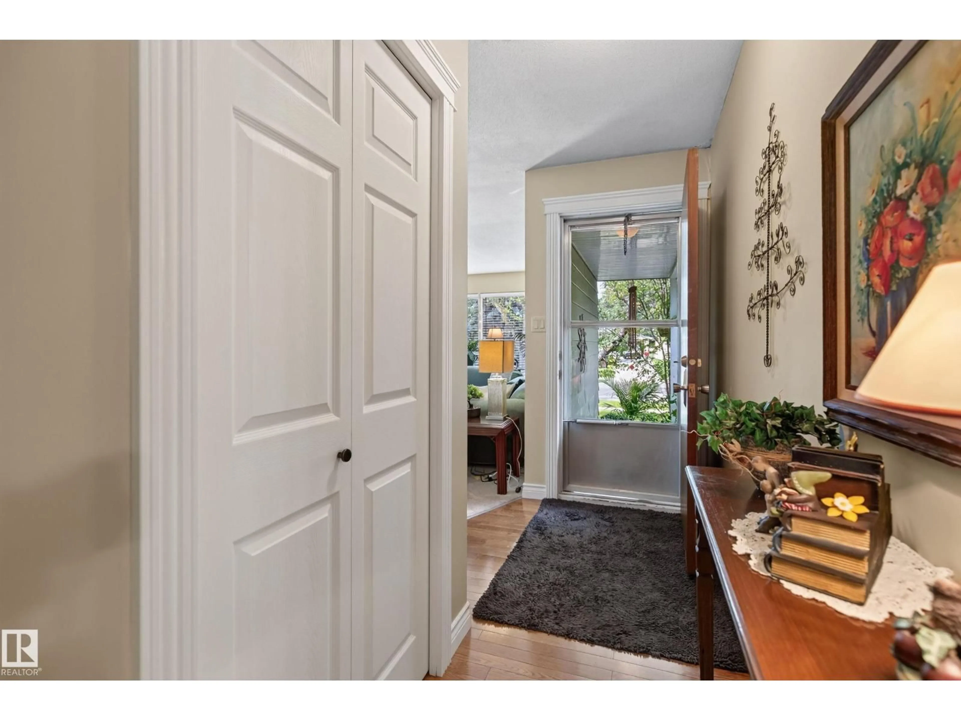 Indoor entryway for 15 LINWOOD CR, St. Albert Alberta T8N1P6