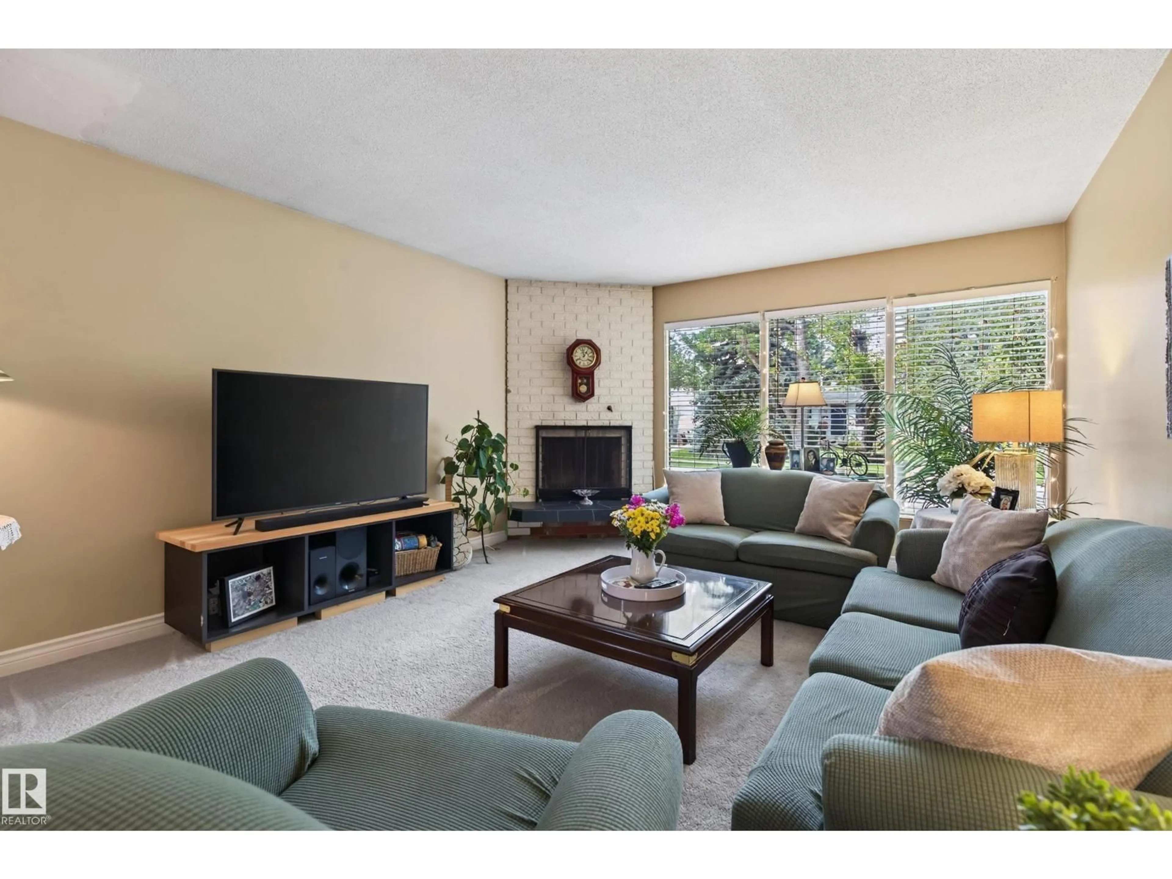 Living room with furniture, unknown for 15 LINWOOD CR, St. Albert Alberta T8N1P6