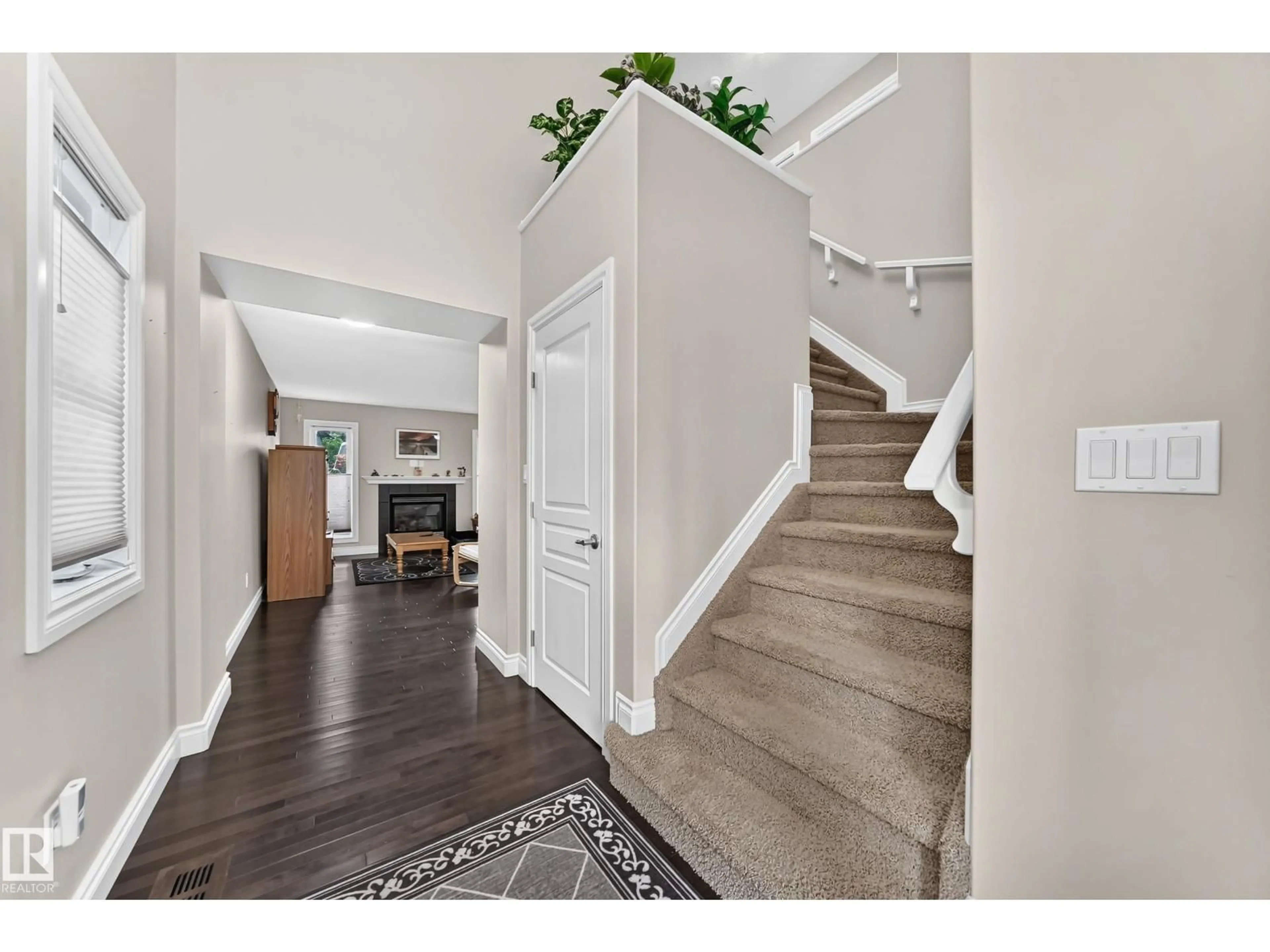Indoor entryway for NW - 4904 214 ST, Edmonton Alberta T6M0K6