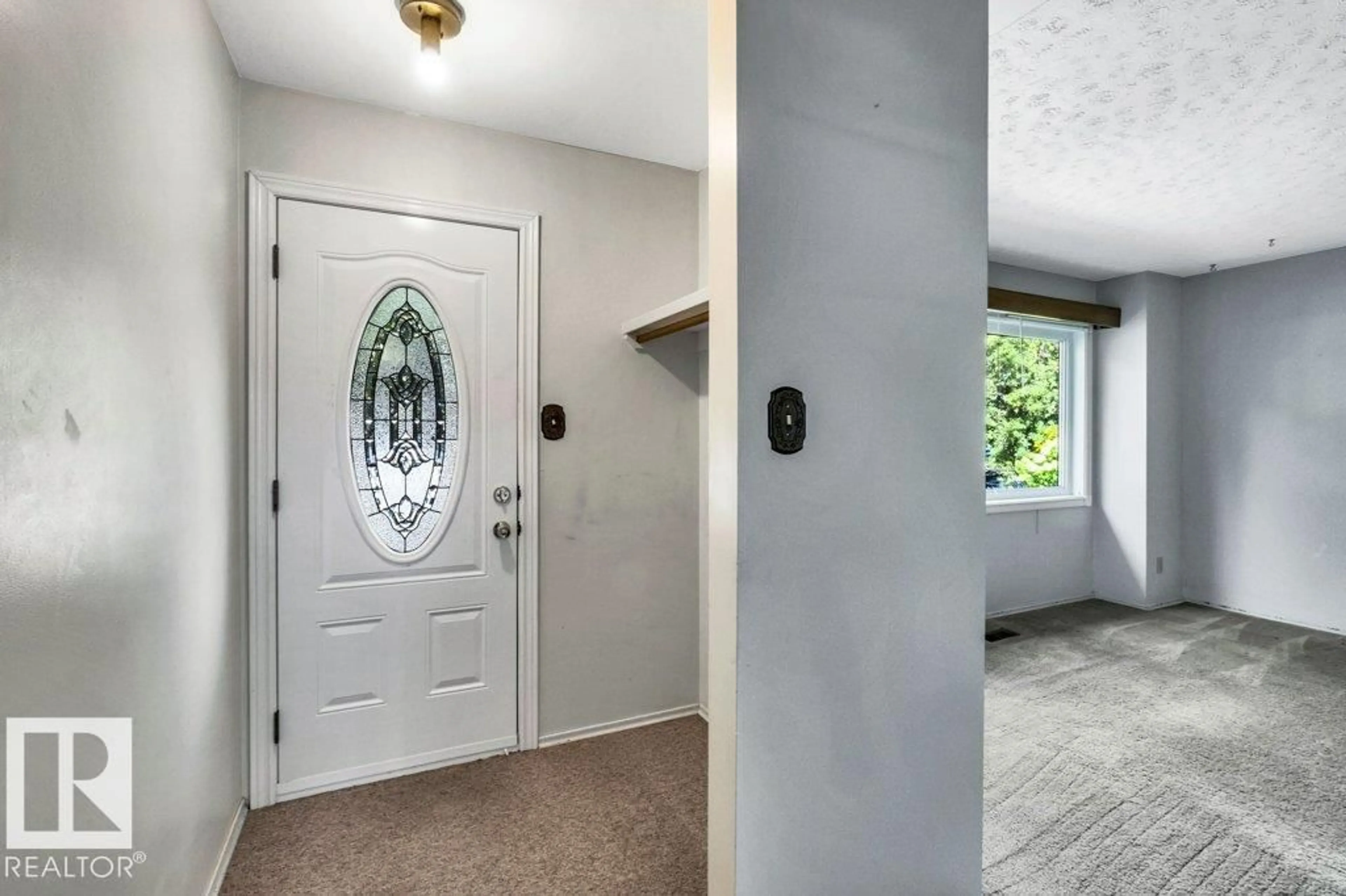 Indoor entryway for 5127 110 ST, Edmonton Alberta T6H3C8