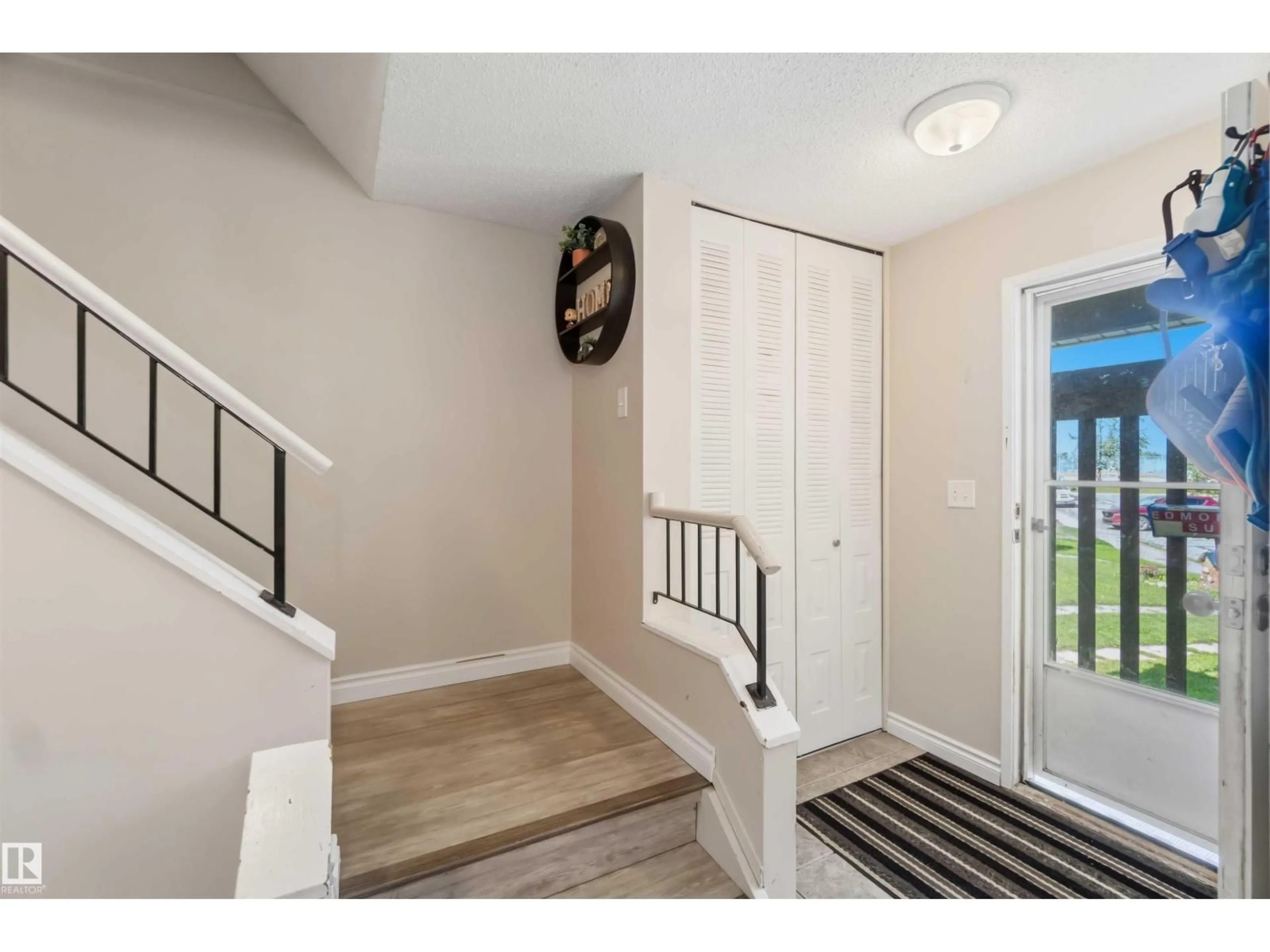 Indoor entryway for 4210 49 ST, Gibbons Alberta T0A1N0