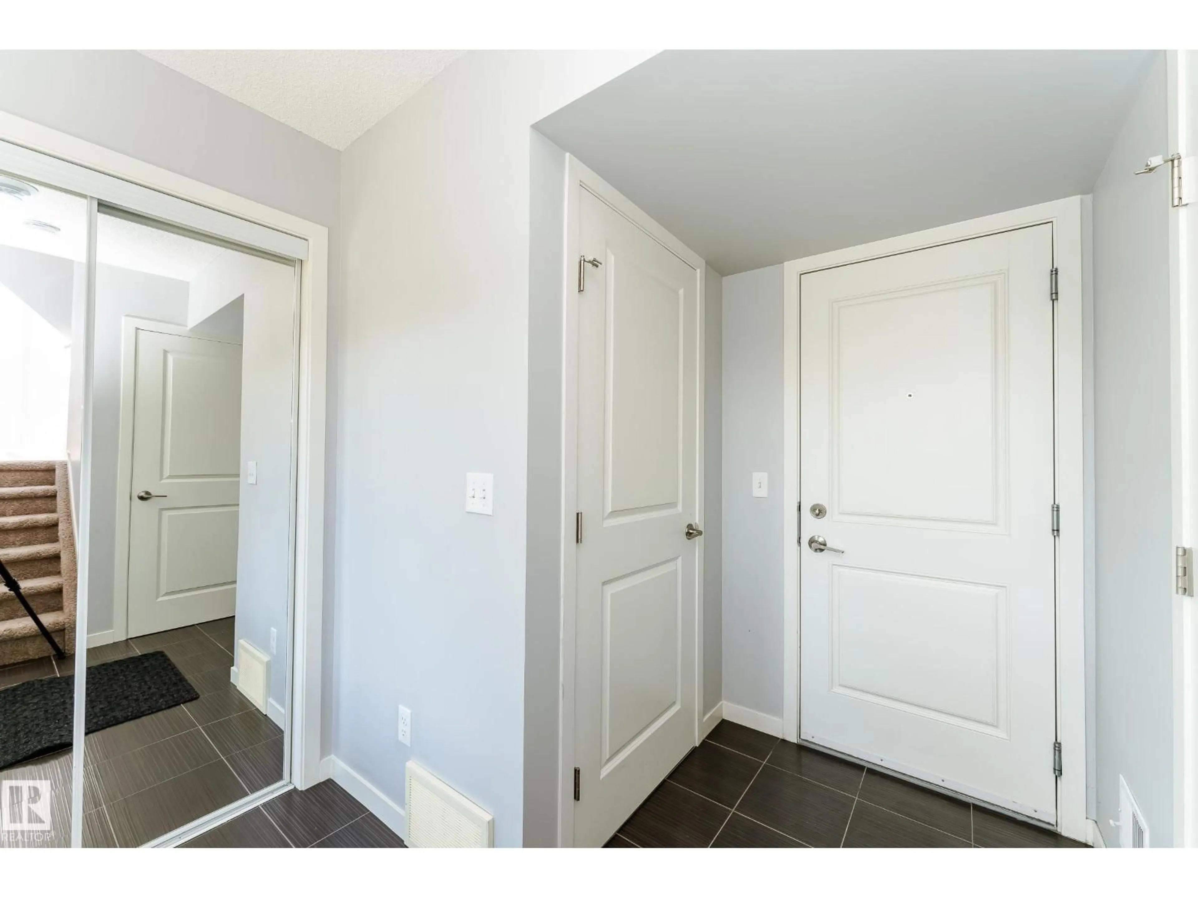 Indoor entryway for #36 - 1816 RUTHERFORD ROAD, Edmonton Alberta T6W2K6