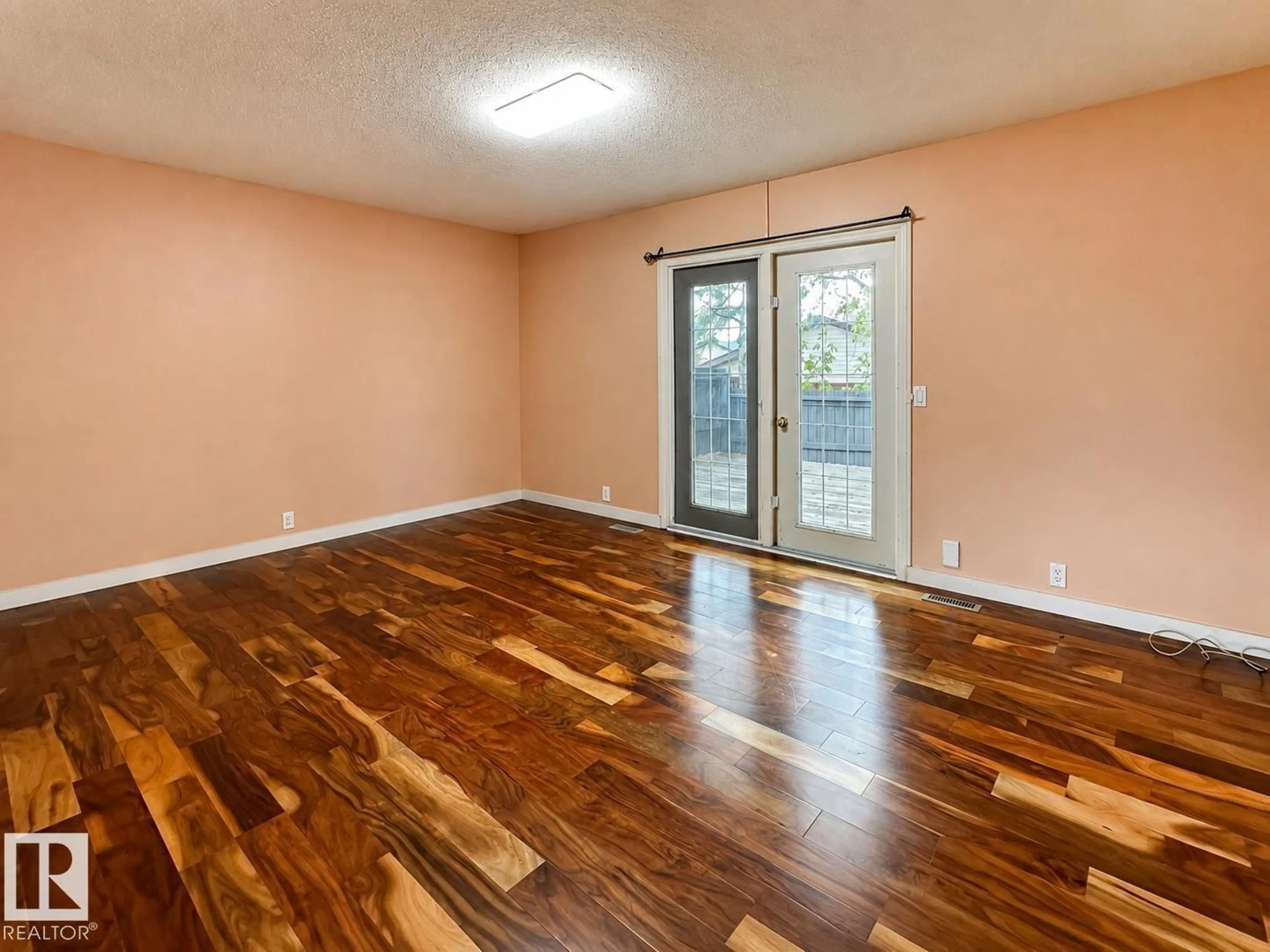 A pic of a room for NW - 1704 37 ST, Edmonton Alberta T6L2R7