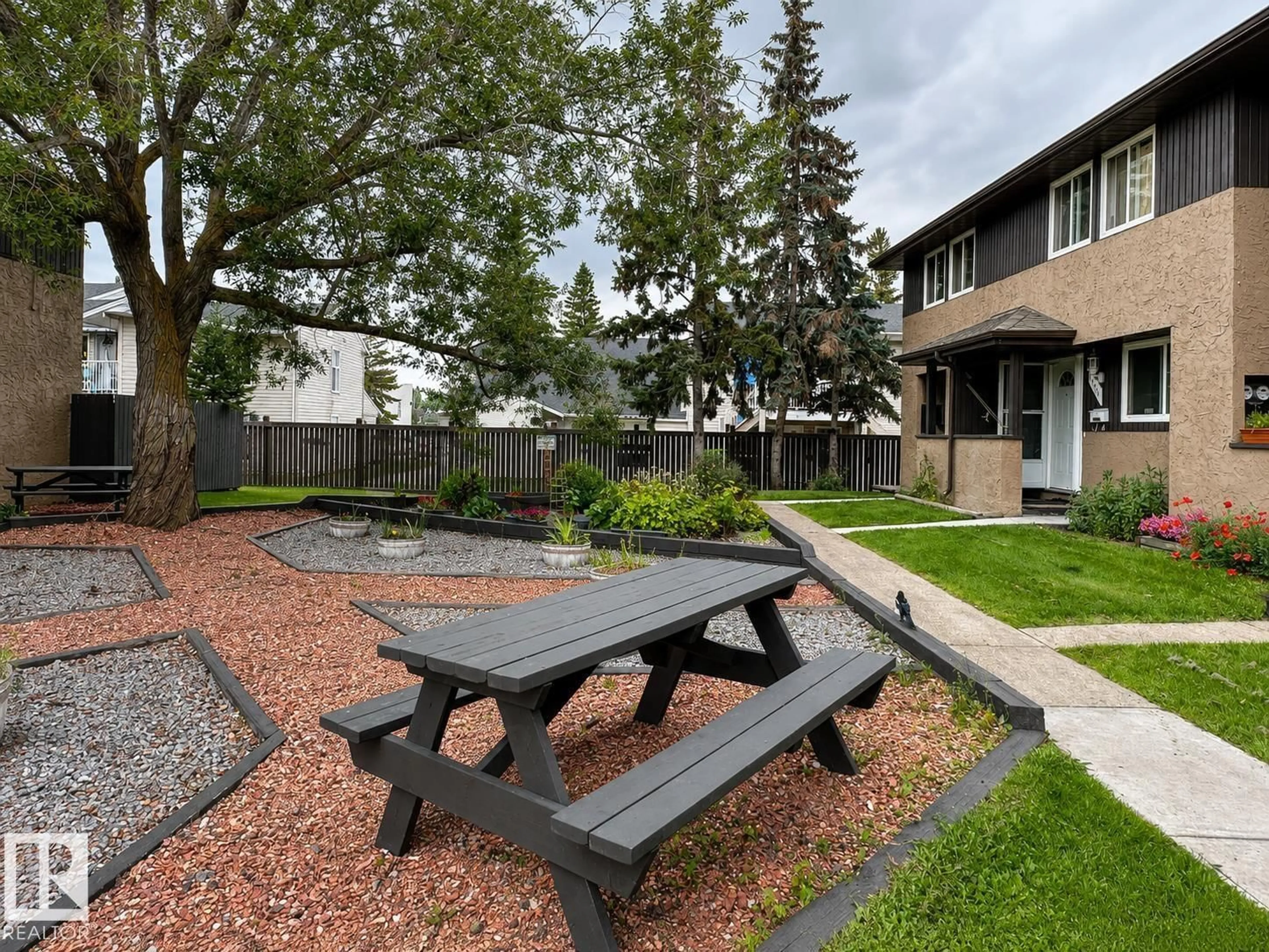Patio, street for NW - 1704 37 ST, Edmonton Alberta T6L2R7