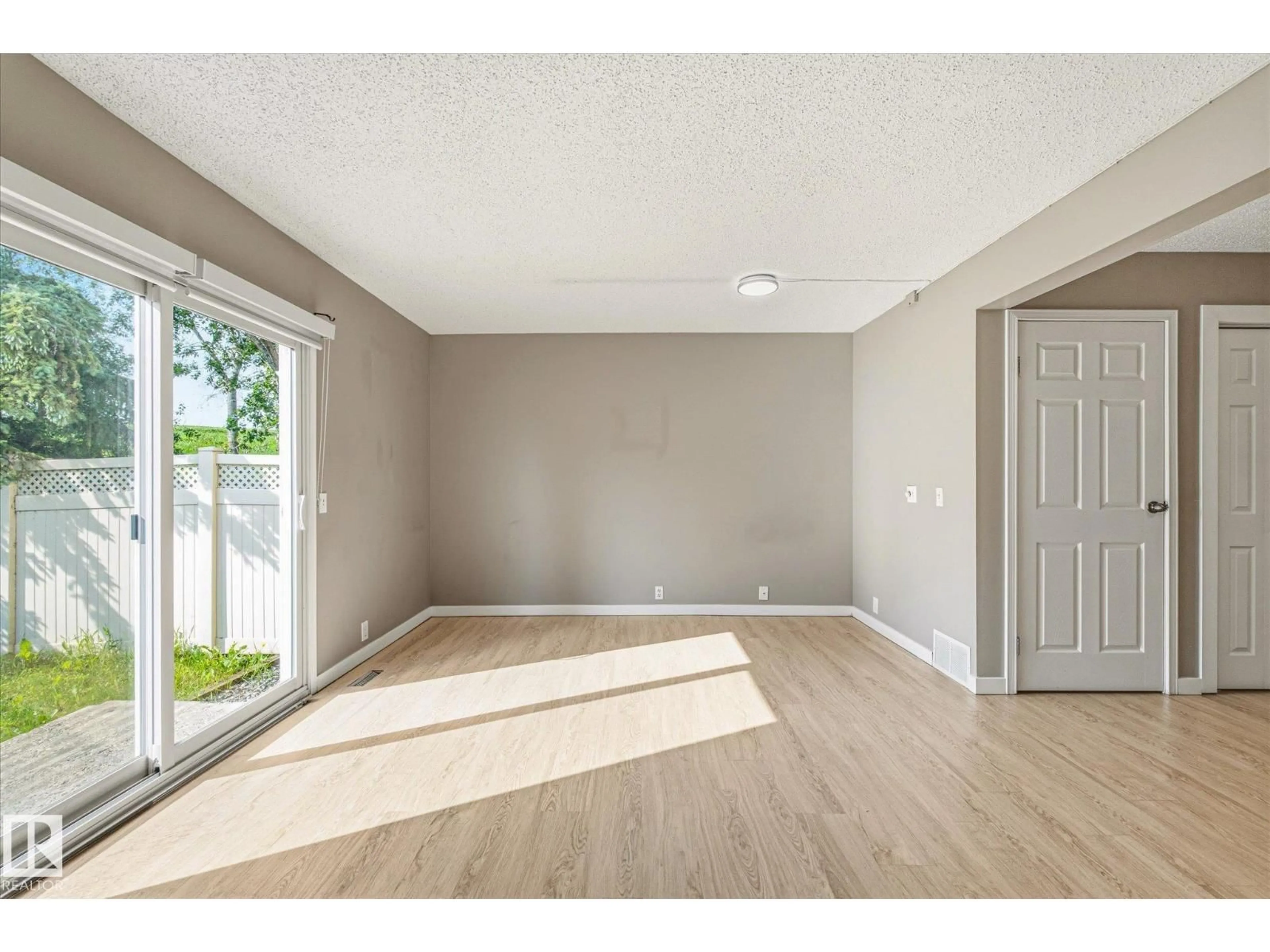 A pic of a room for #2 - 13833 30 ST NW, Edmonton Alberta T5Y2B2