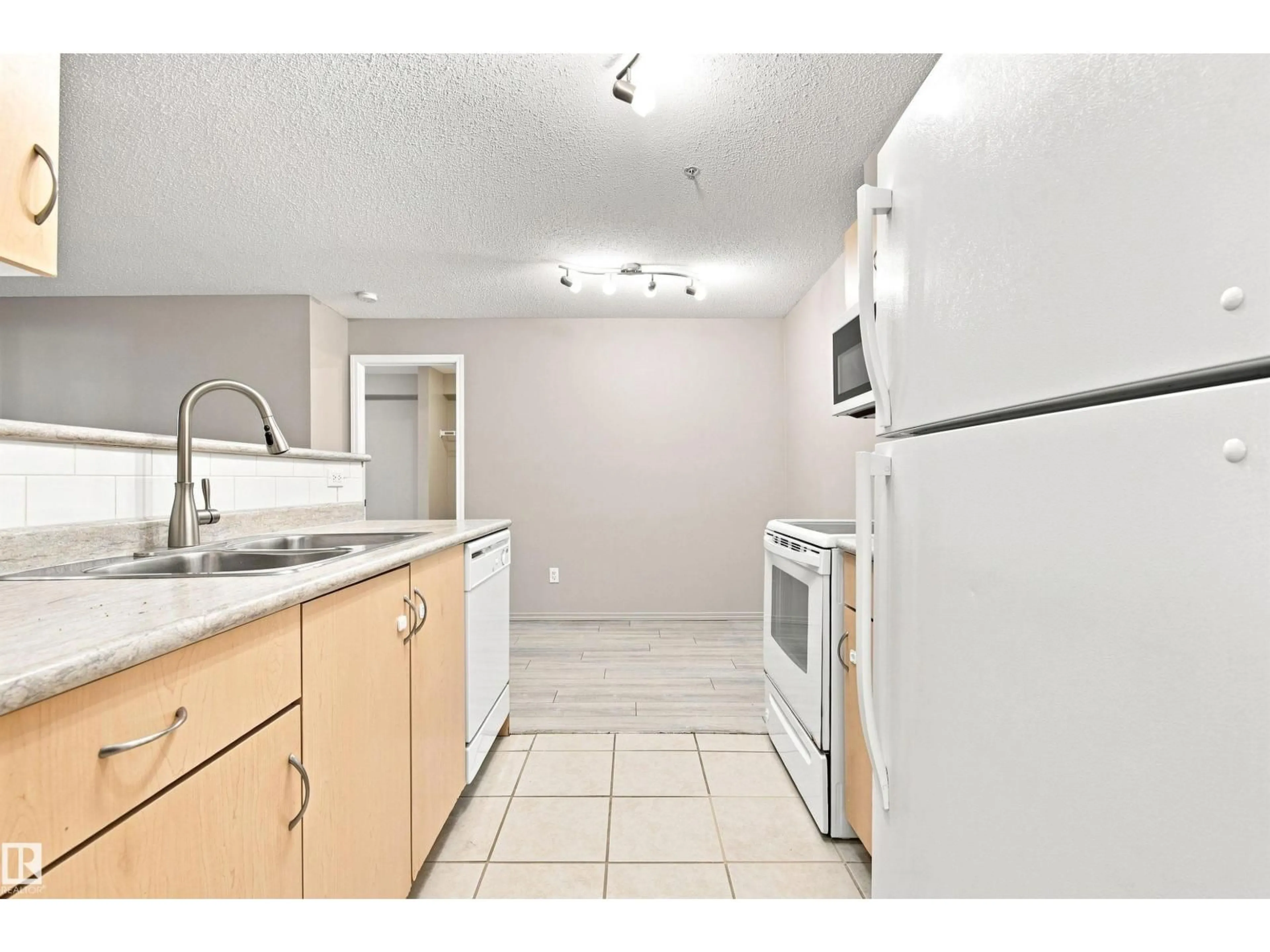 Standard kitchen, unknown for 117 - 17011 67 AV NW, Edmonton Alberta T5T6Y6
