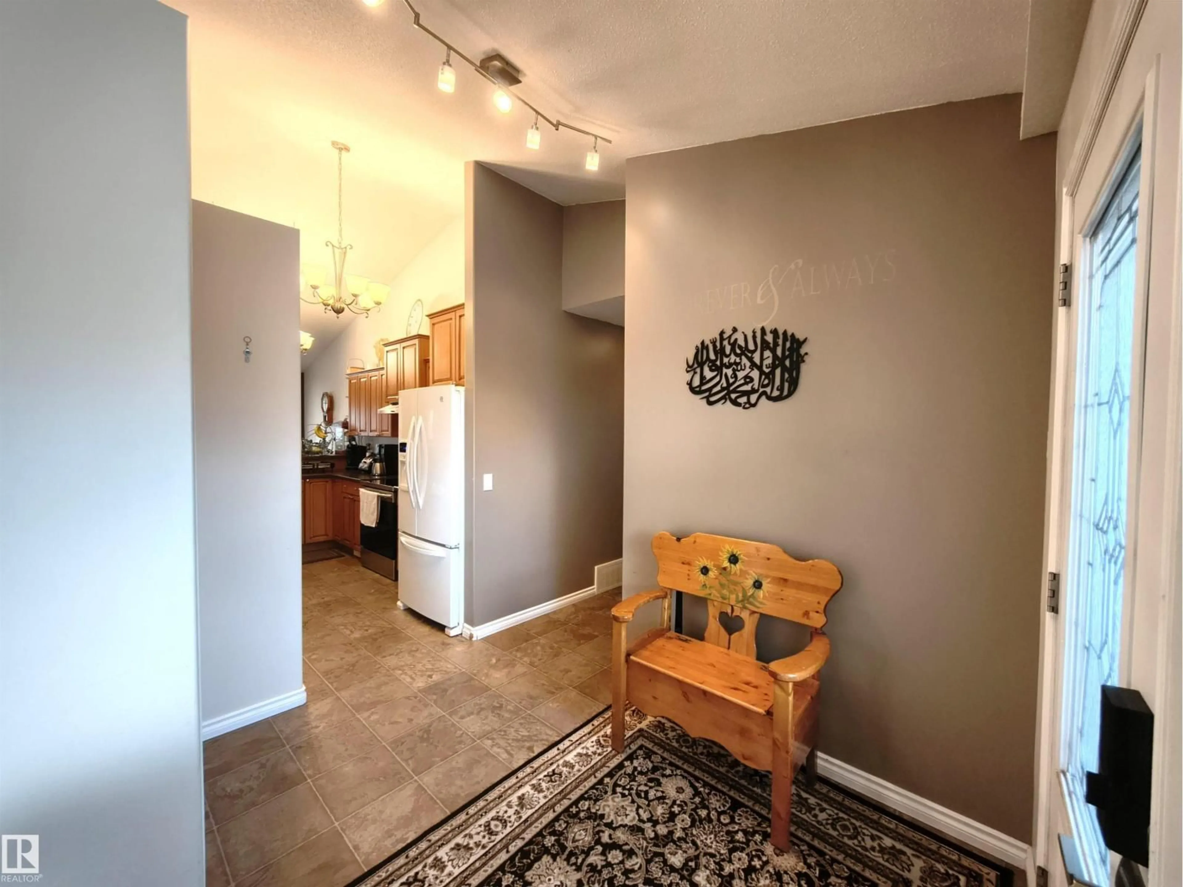Indoor entryway for 3512 45 ST, Drayton Valley Alberta T7A1W3