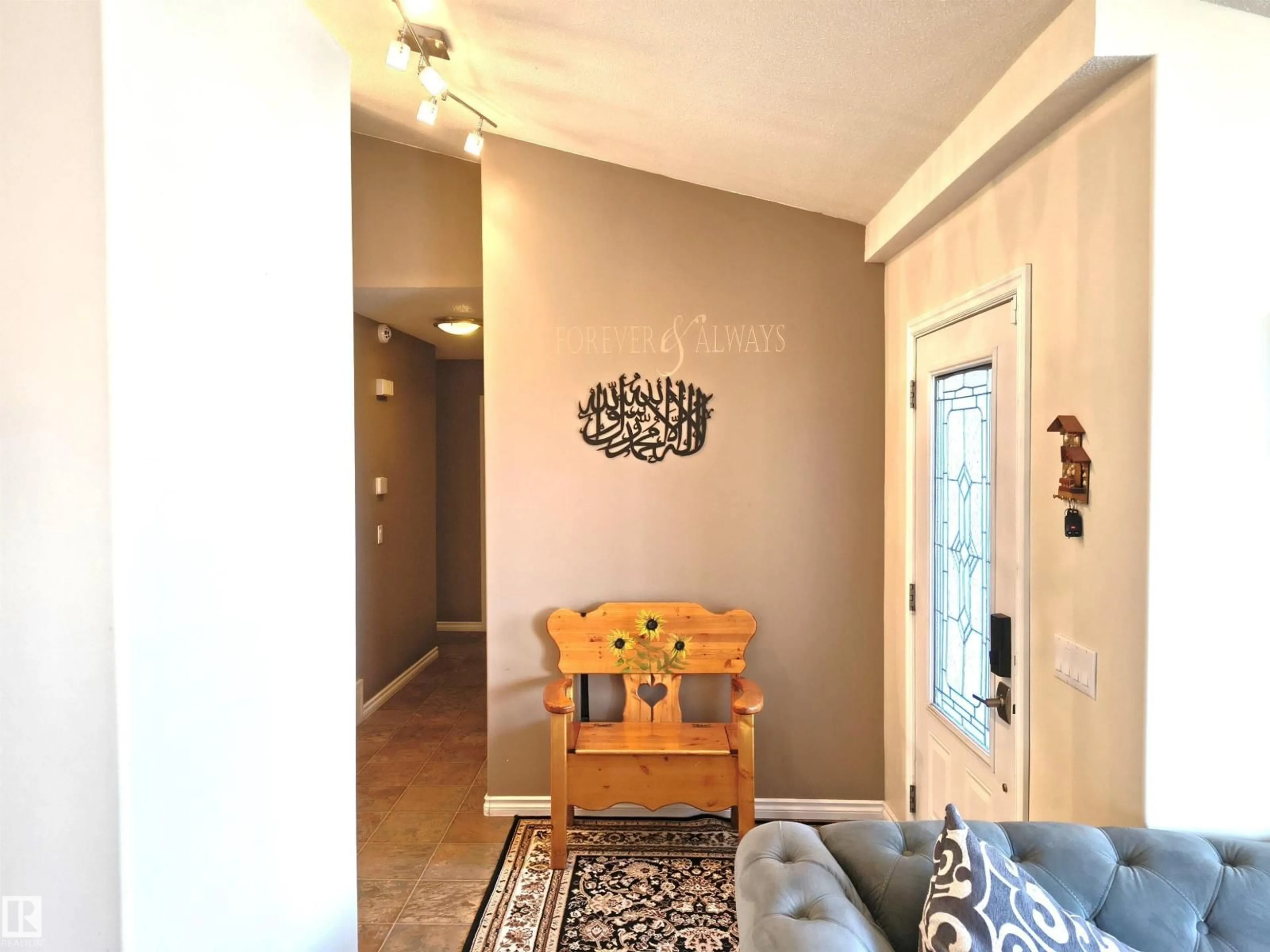 Indoor entryway for 3512 45 ST, Drayton Valley Alberta T7A1W3