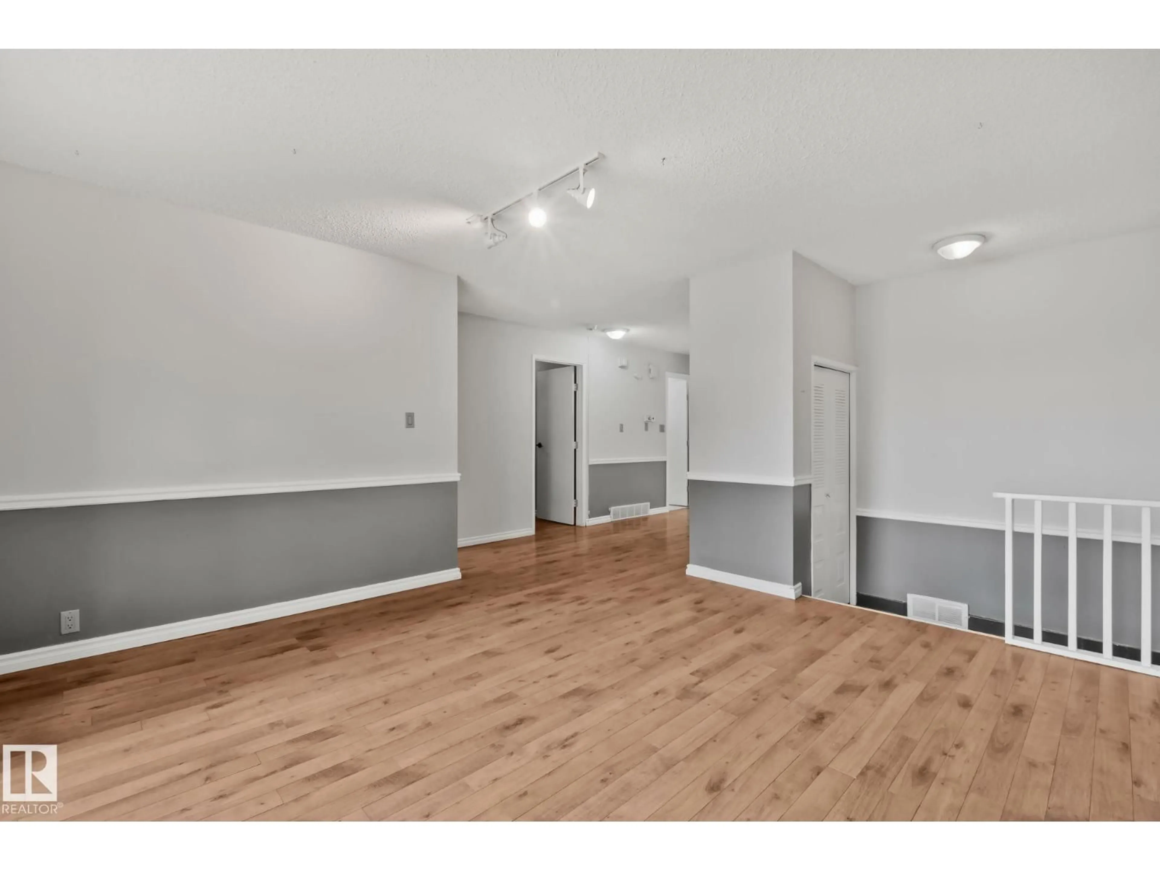 A pic of a room for 5111 40 AV, Edmonton Alberta T6L1B3