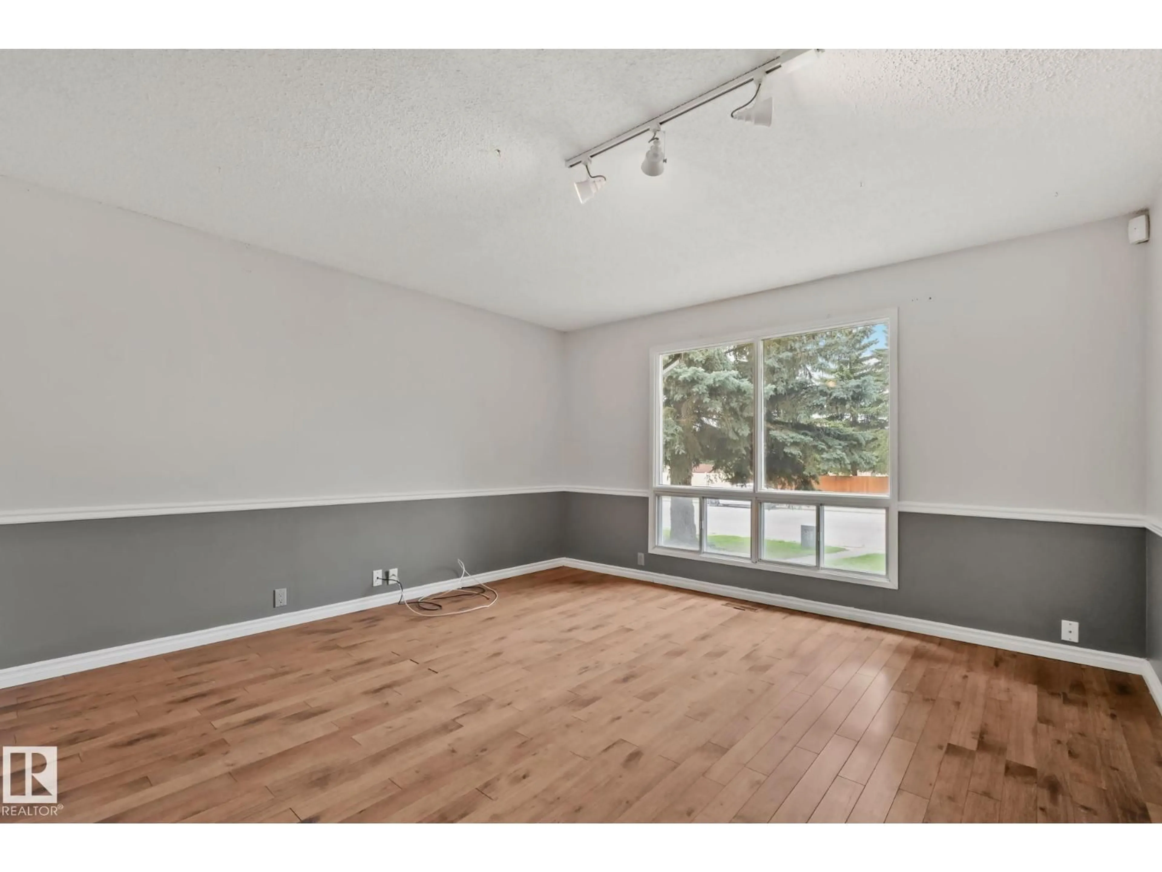 A pic of a room for 5111 40 AV, Edmonton Alberta T6L1B3