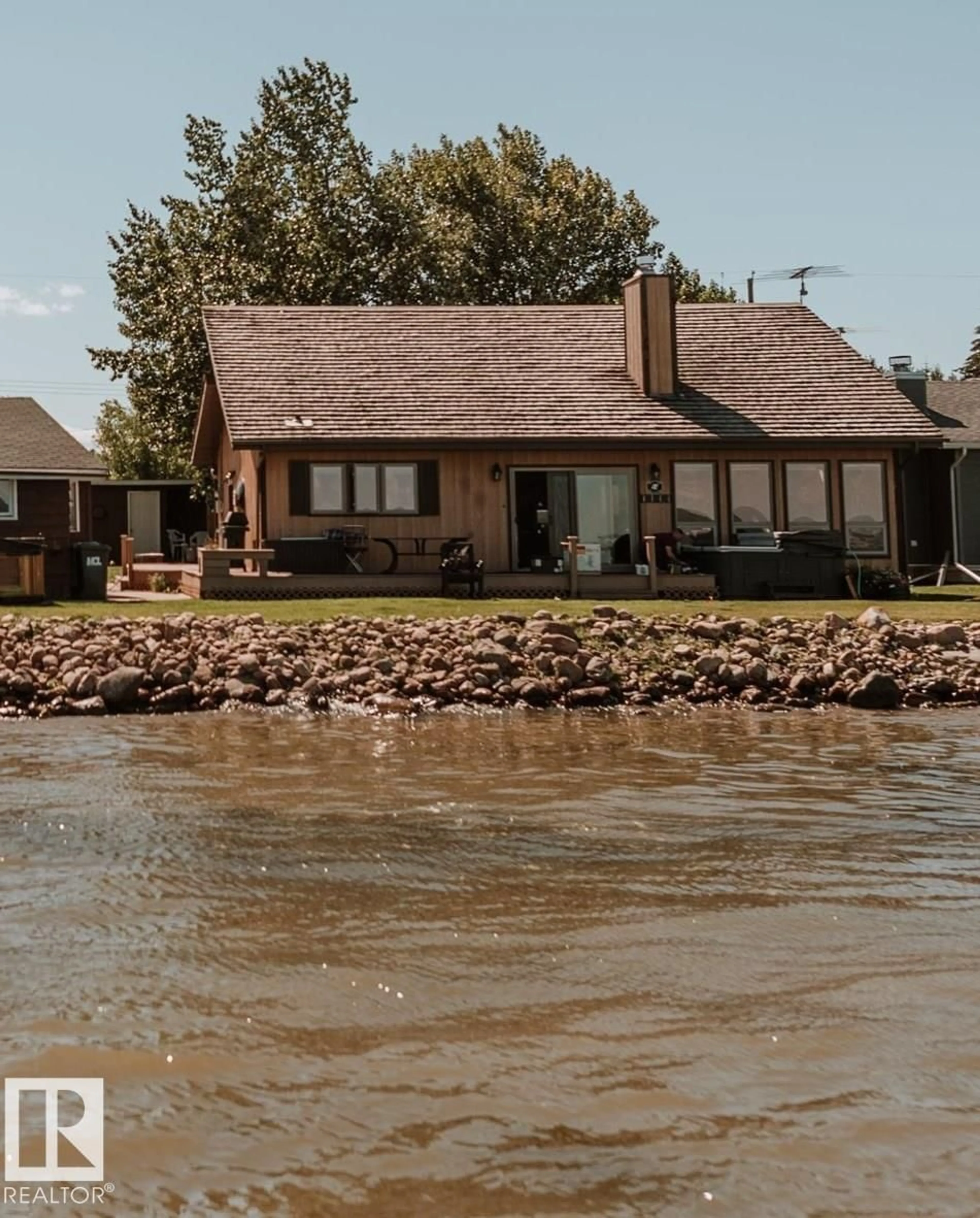Home with vinyl exterior material, water/lake/river/ocean view for 35 LAKESHORE DR, Rural Wetaskiwin County Alberta T0C2V0