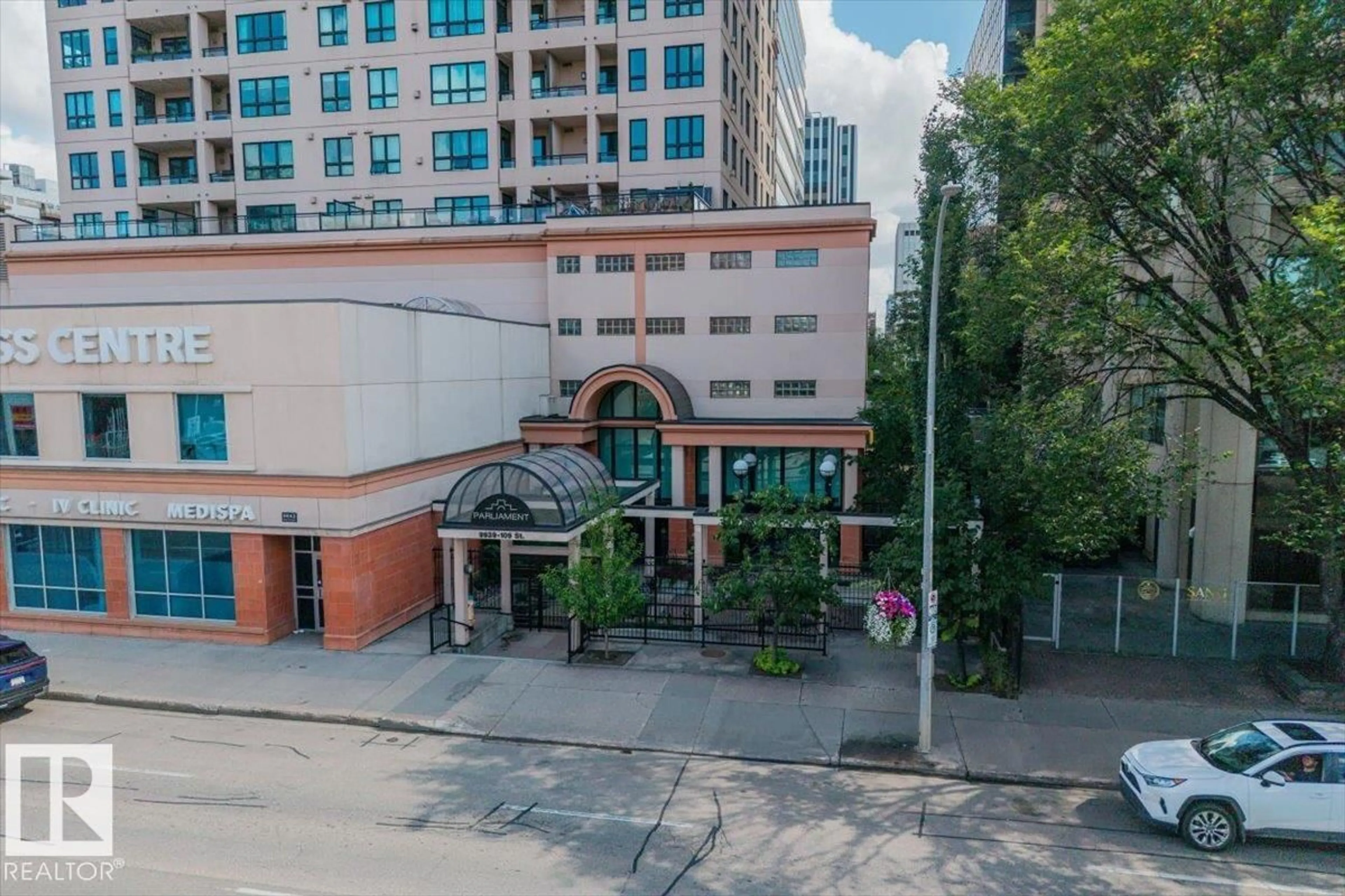 A pic from outside/outdoor area/front of a property/back of a property/a pic from drone, unknown for 704 - 9939 109 STREET, Edmonton Alberta T5K1H6
