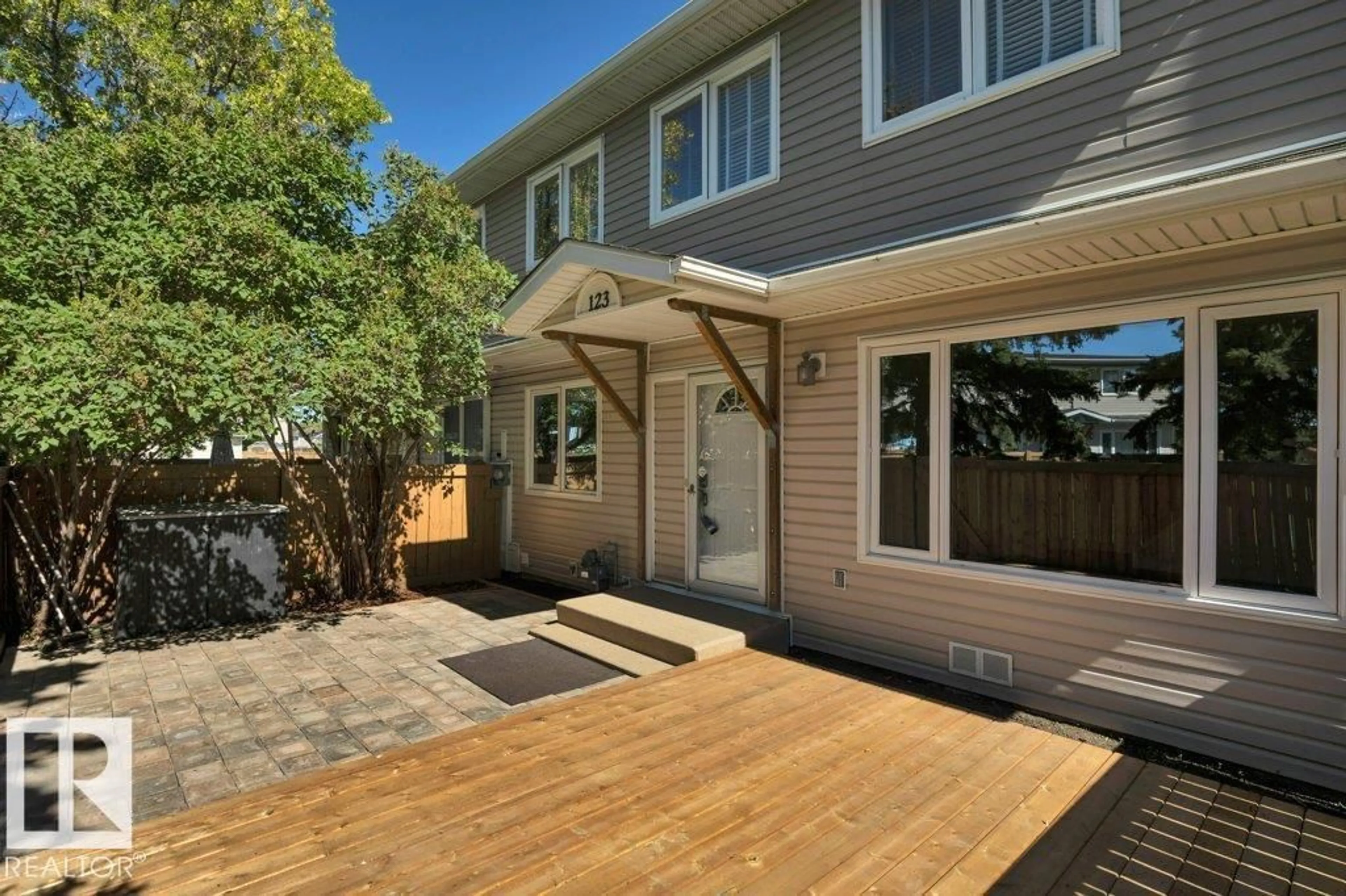 Patio, street for 123 TELFORD CO, Leduc Alberta T9E5M4