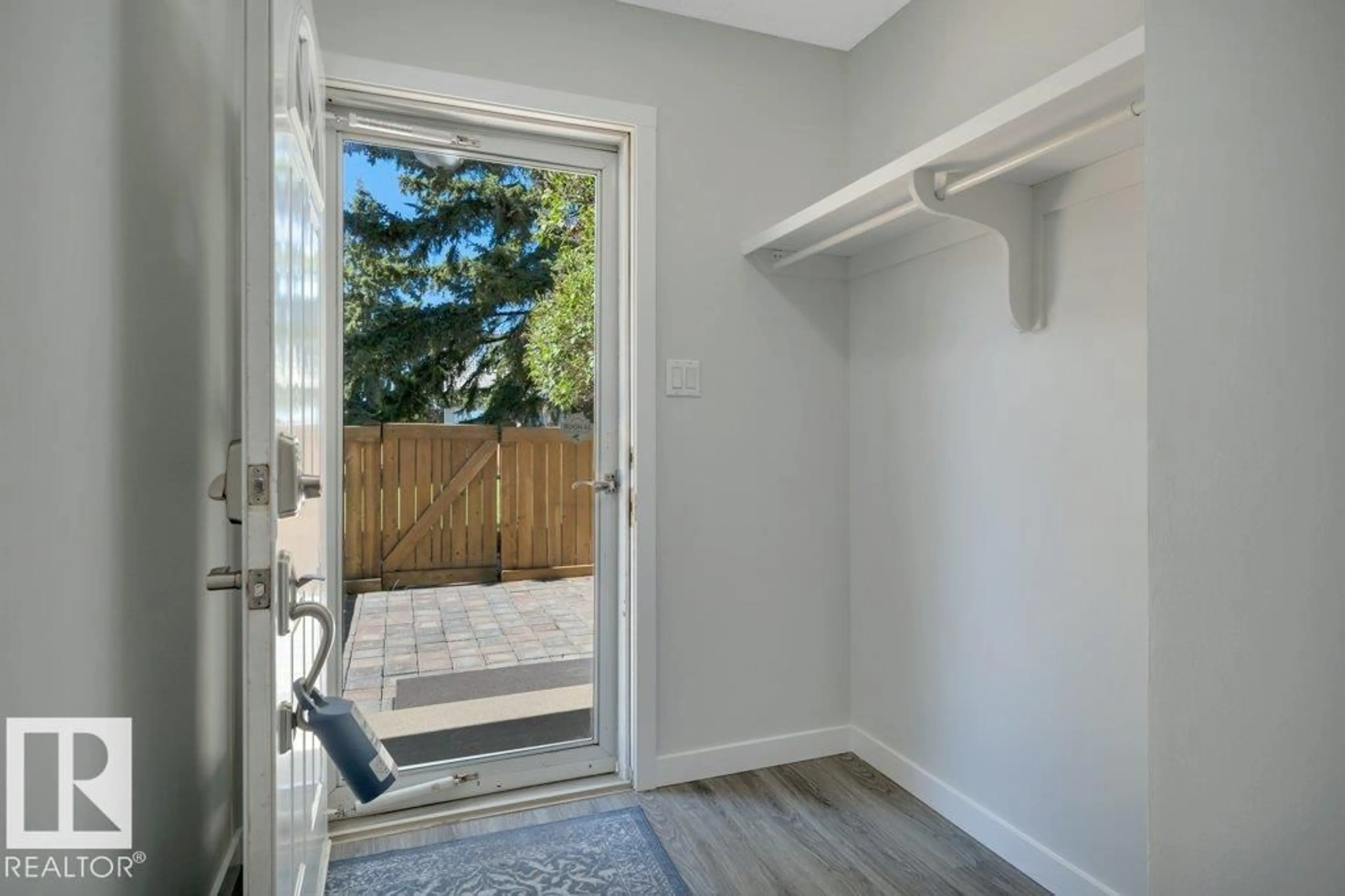 Indoor entryway for 123 TELFORD CO, Leduc Alberta T9E5M4