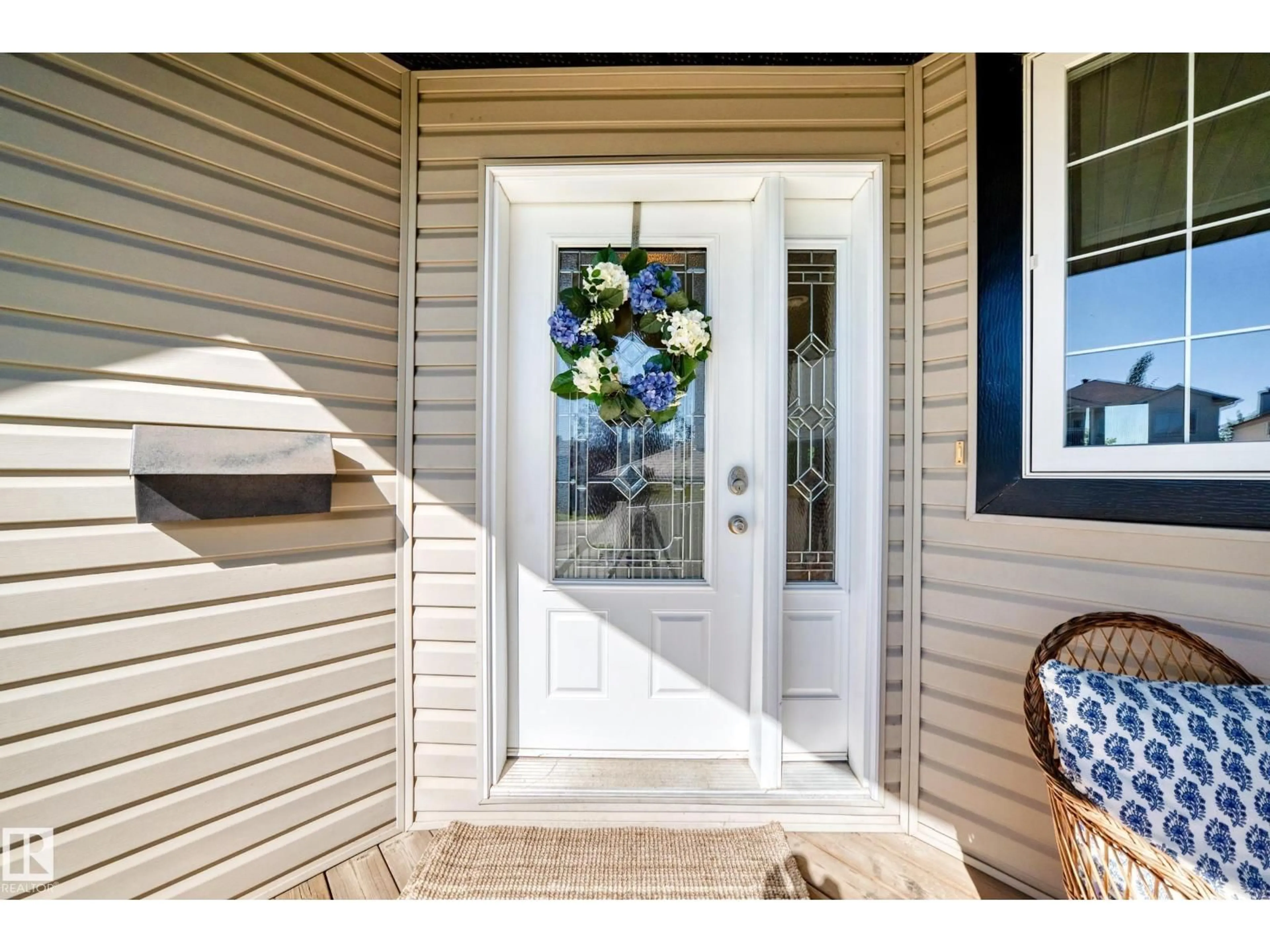 Indoor entryway for 428 FORREST DR, Sherwood Park Alberta T8A6L2