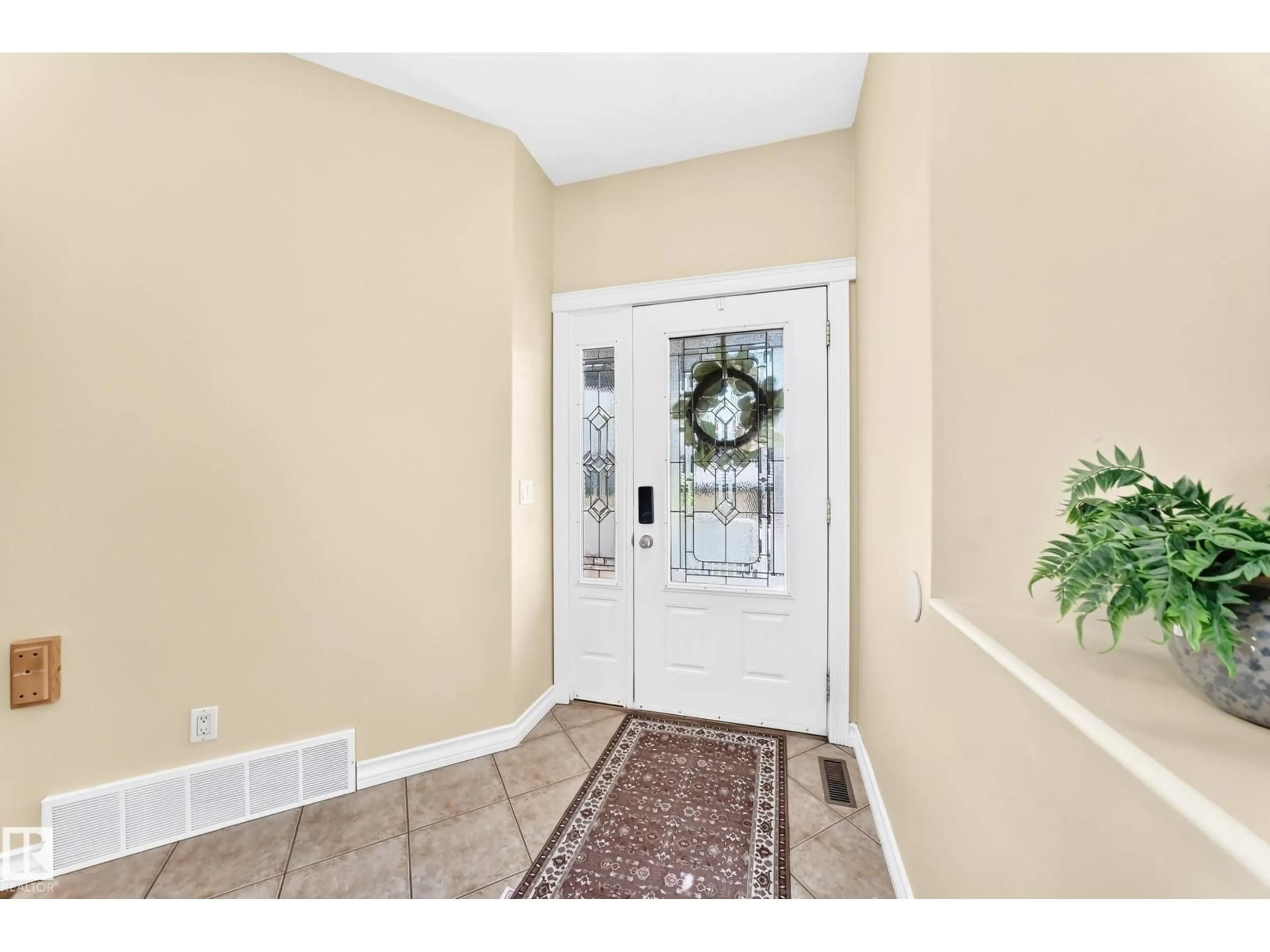 Indoor entryway for 428 FORREST DR, Sherwood Park Alberta T8A6L2