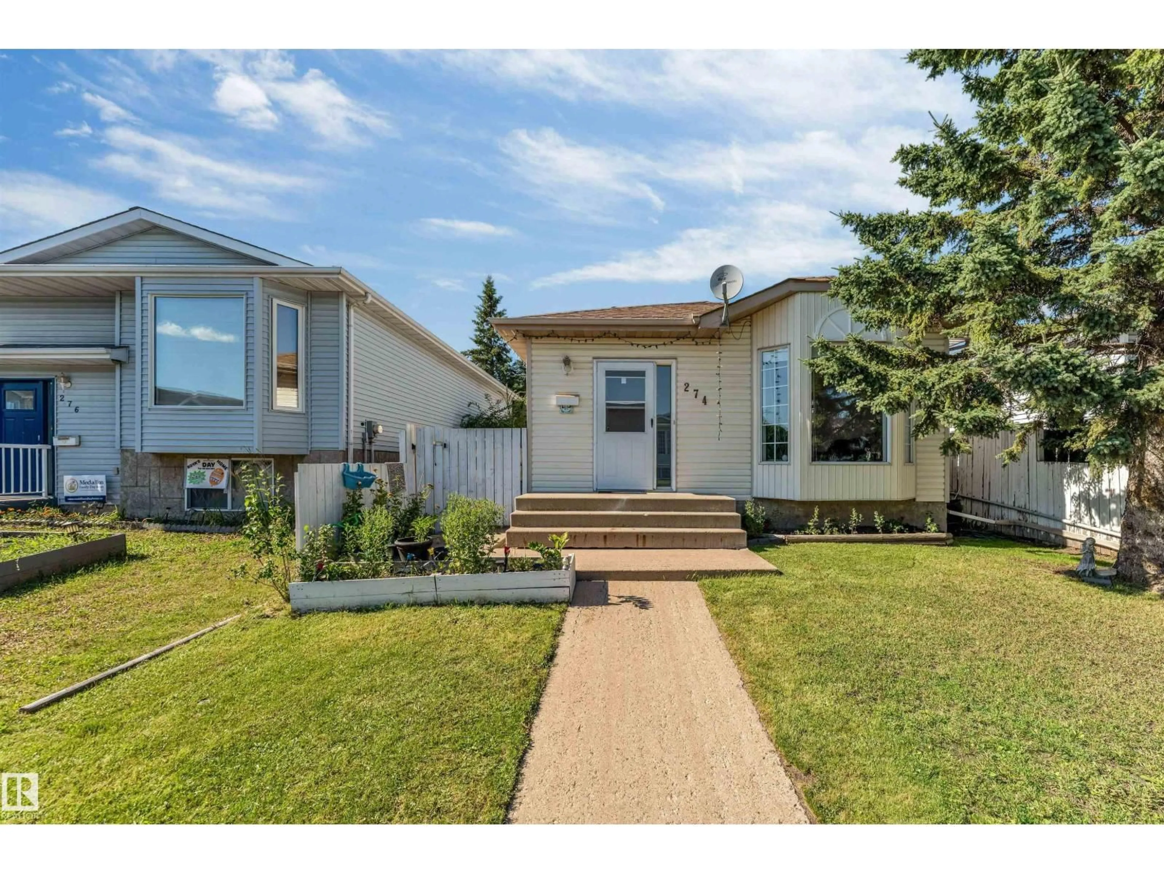 Home with vinyl exterior material, street for 274 KIRKWOOD AV, Edmonton Alberta T6L5A8