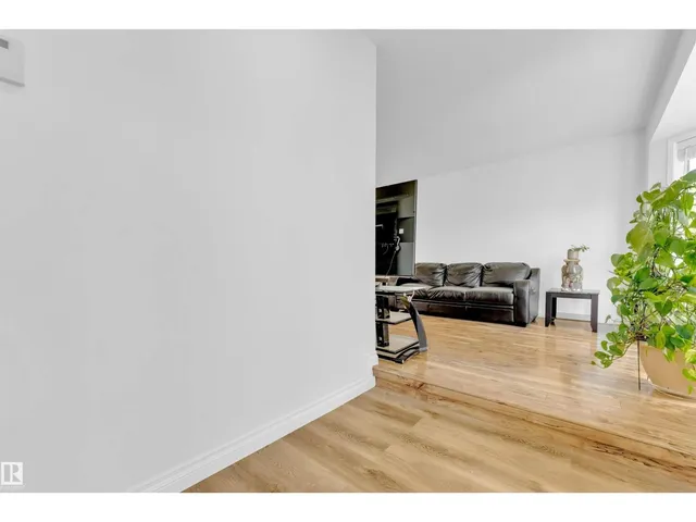 274 KIRKWOOD AV, Edmonton 3