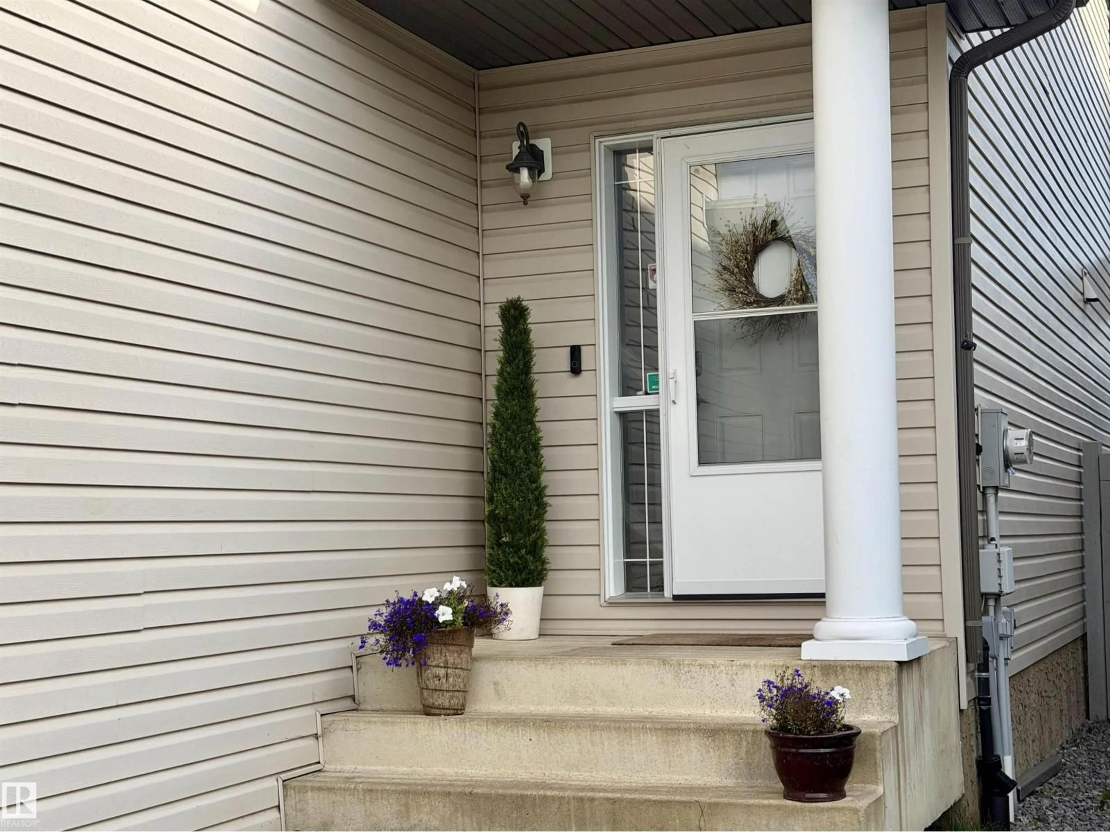 Indoor entryway for 4321 MCMULLEN WY, Edmonton Alberta T6W1N5