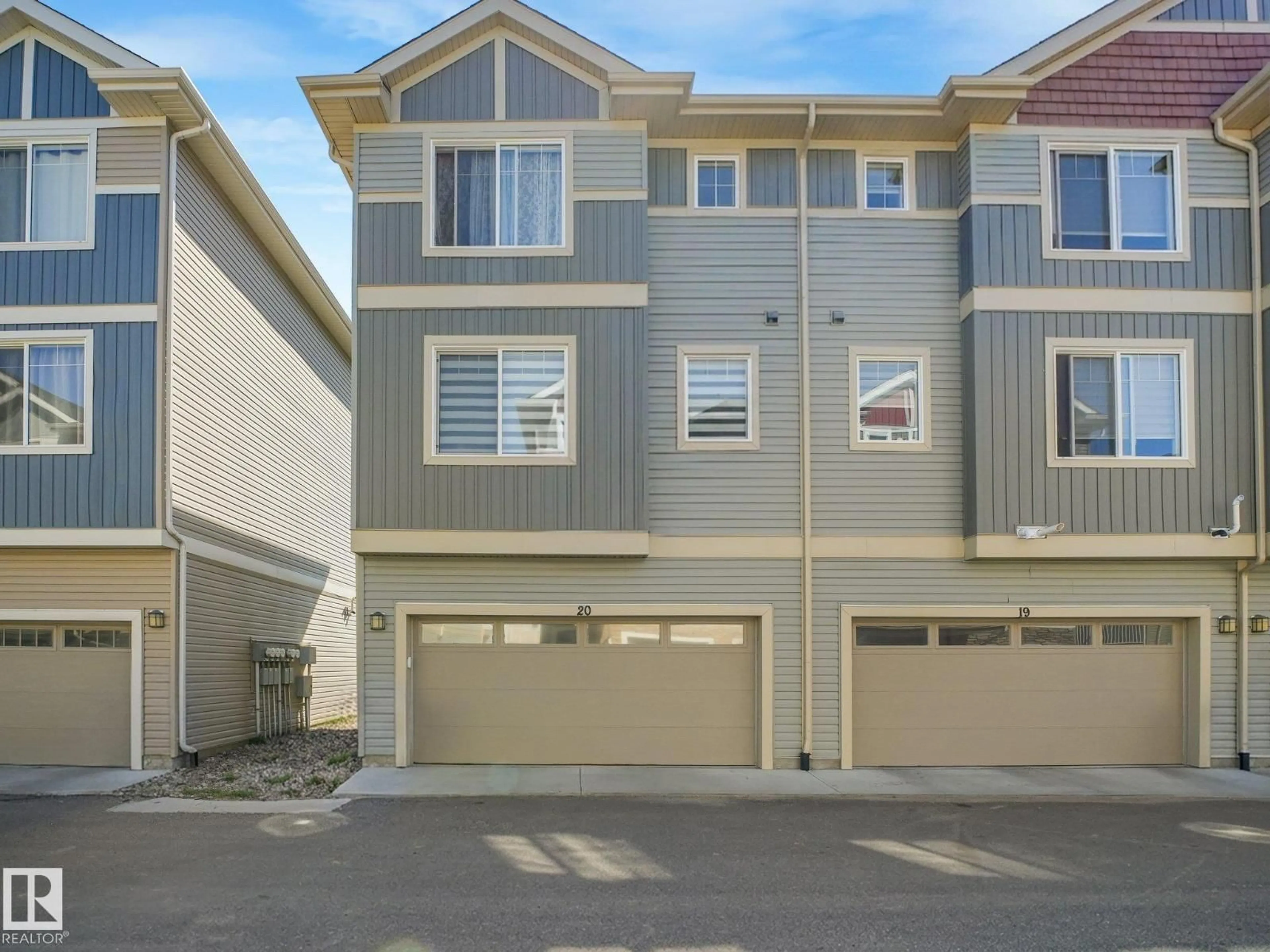 Home with vinyl exterior material, street for 20 13139 205 ST NW, Edmonton Alberta T5S0N1