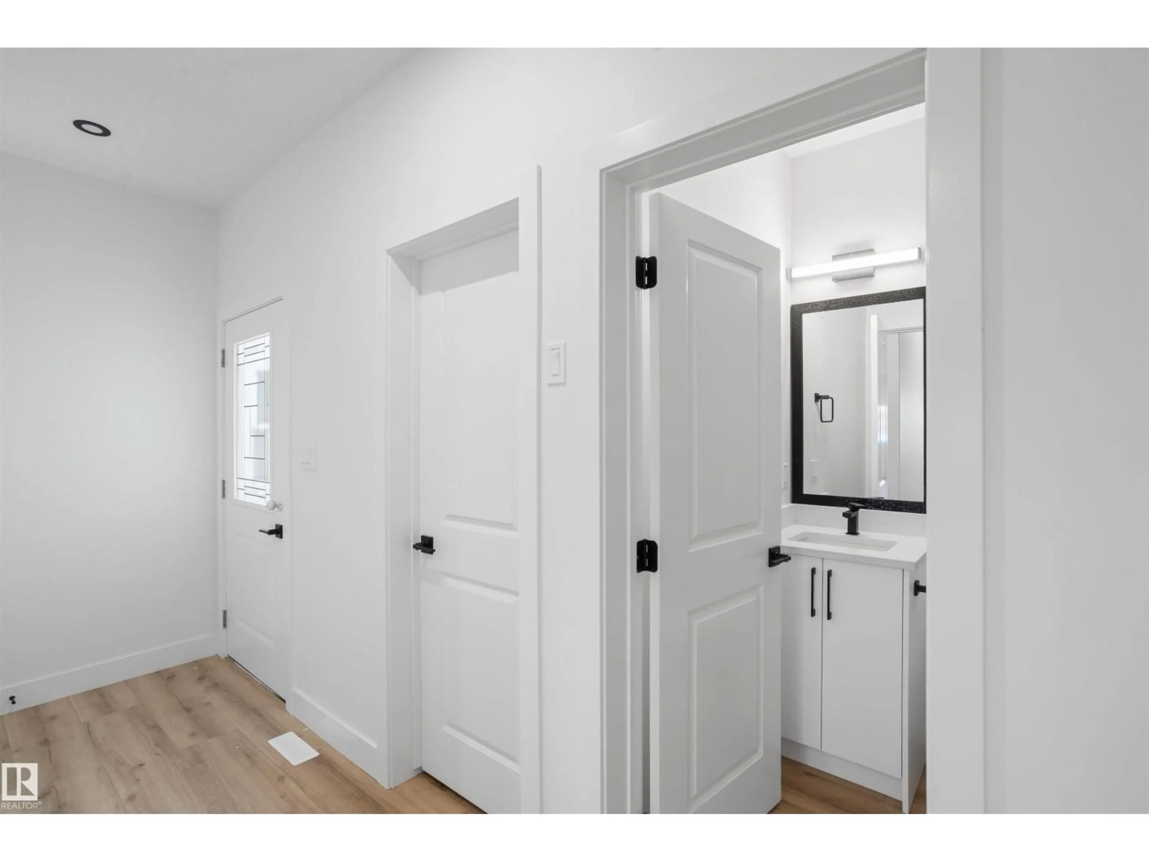 Indoor entryway for NW - 1798 CROSSBILL LO, Edmonton Alberta T5S0Y5