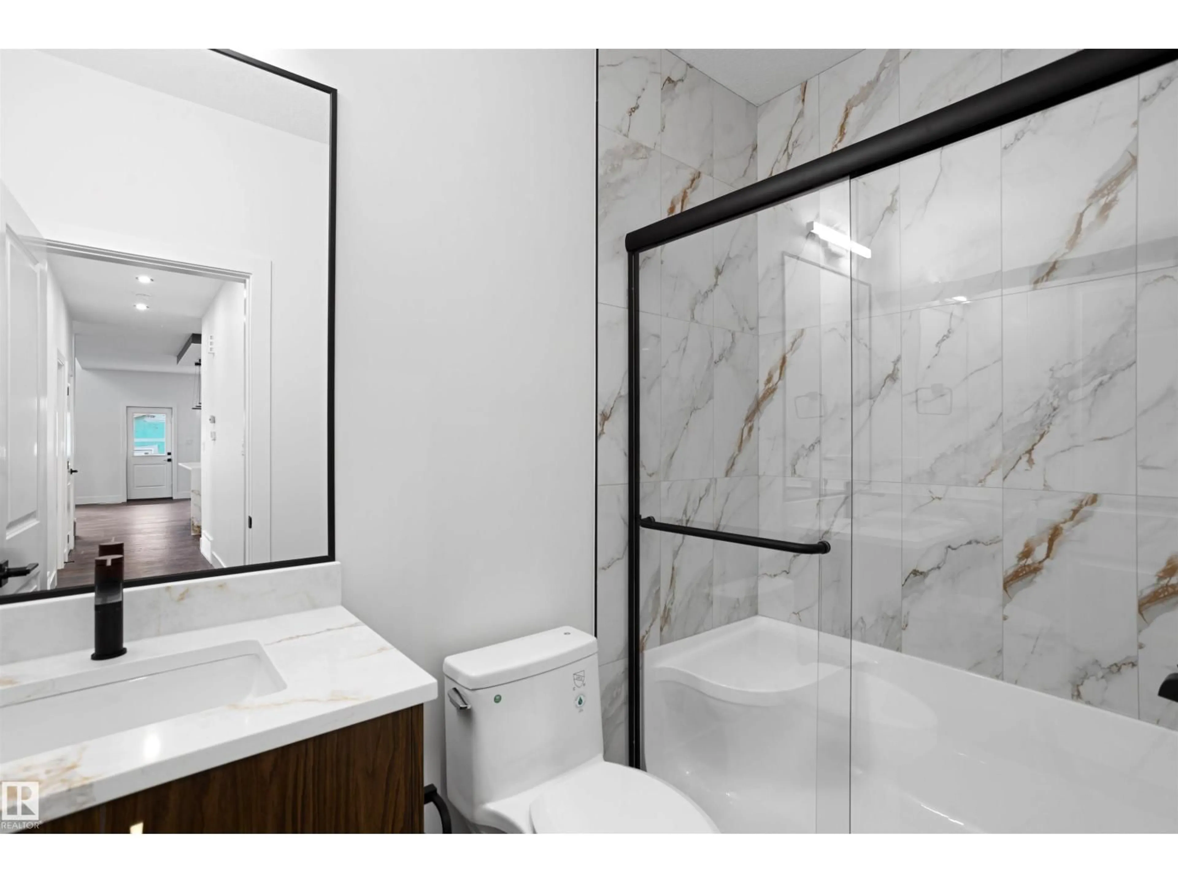 Standard bathroom, ceramic/tile floor for SW - 104 21 ST, Edmonton Alberta T6X0B5