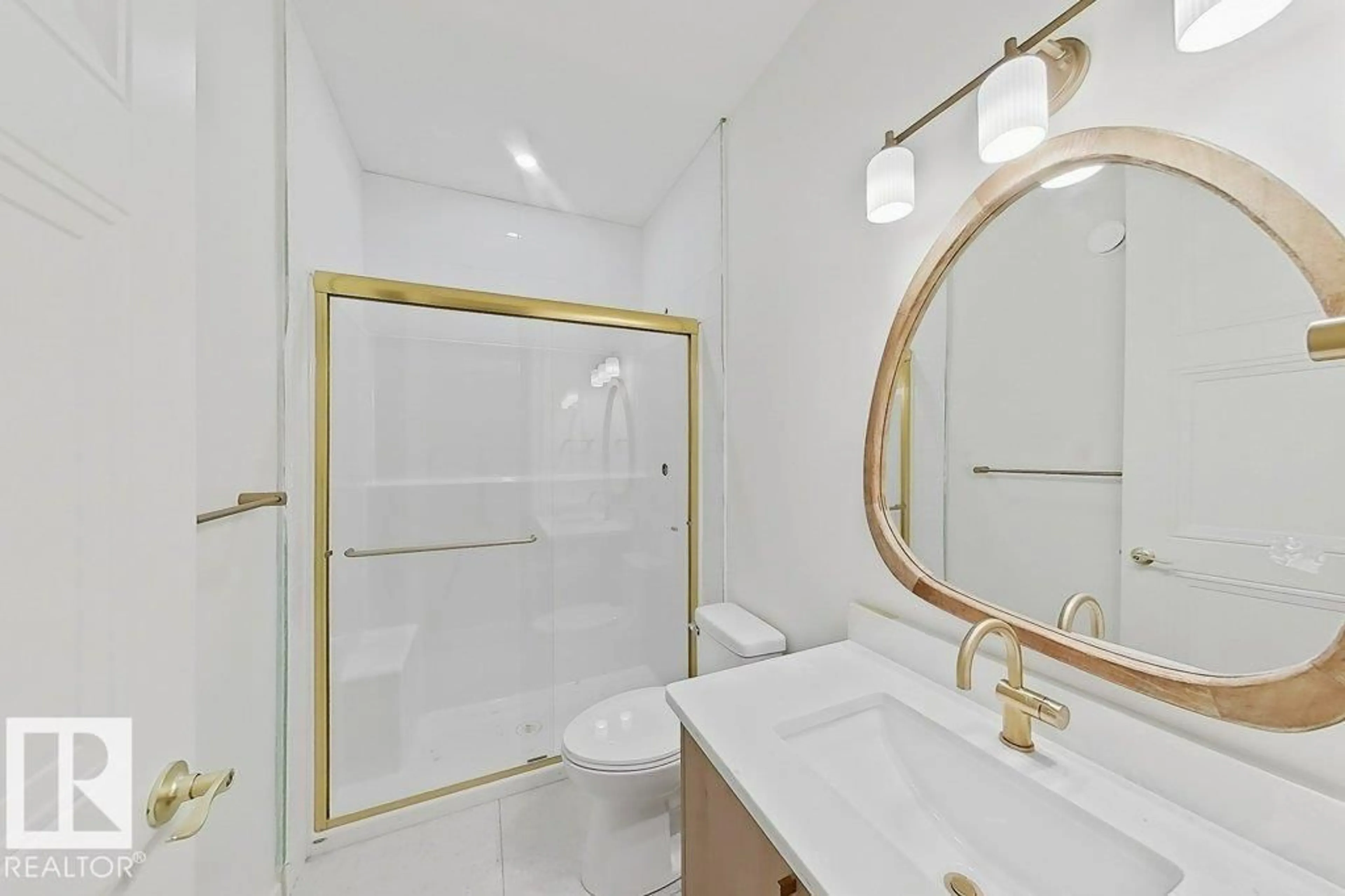 Standard bathroom, unknown for 9736 73 AV, Edmonton Alberta T6E1B4