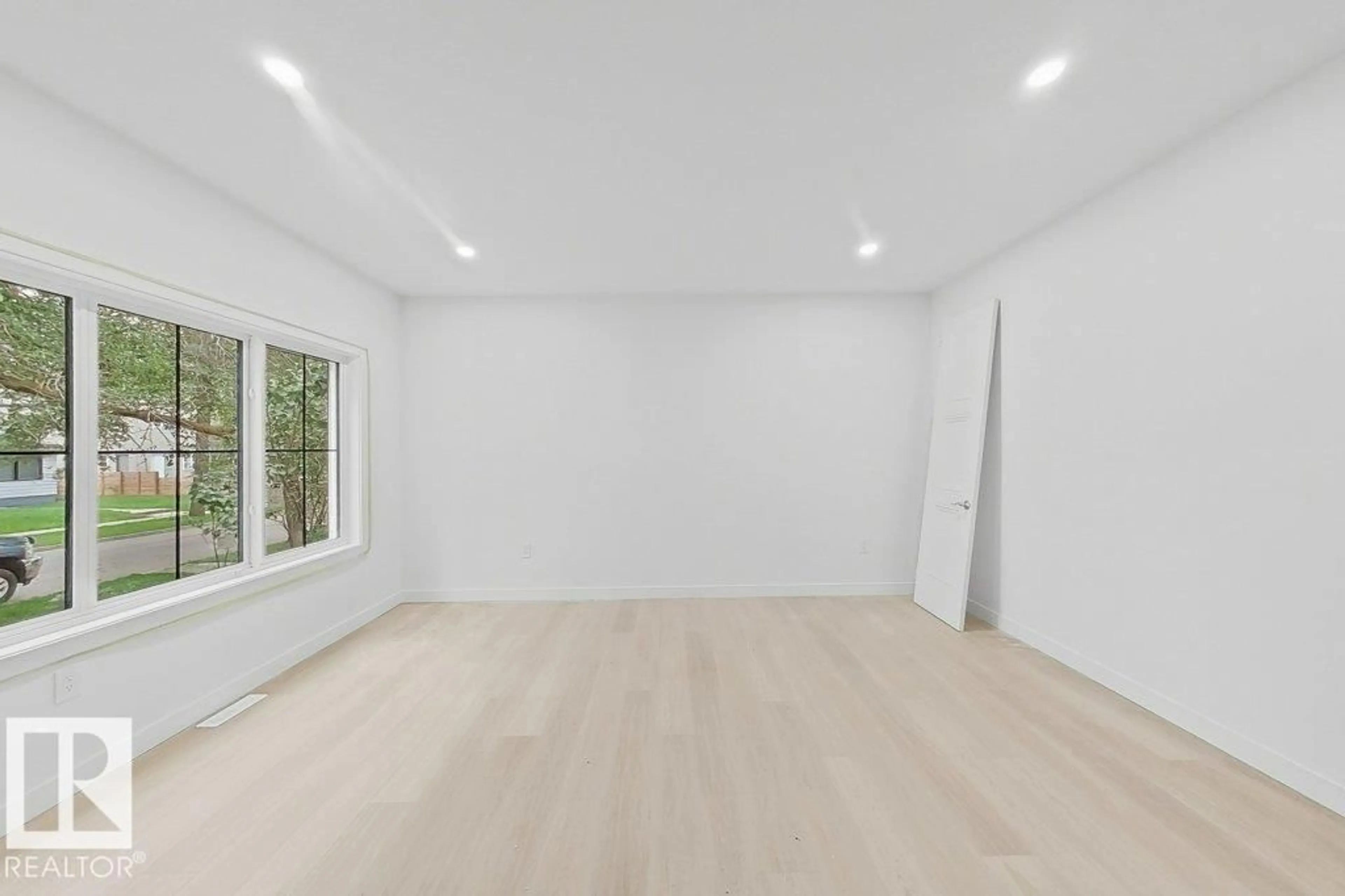 A pic of a room for 9736 73 AV, Edmonton Alberta T6E1B4