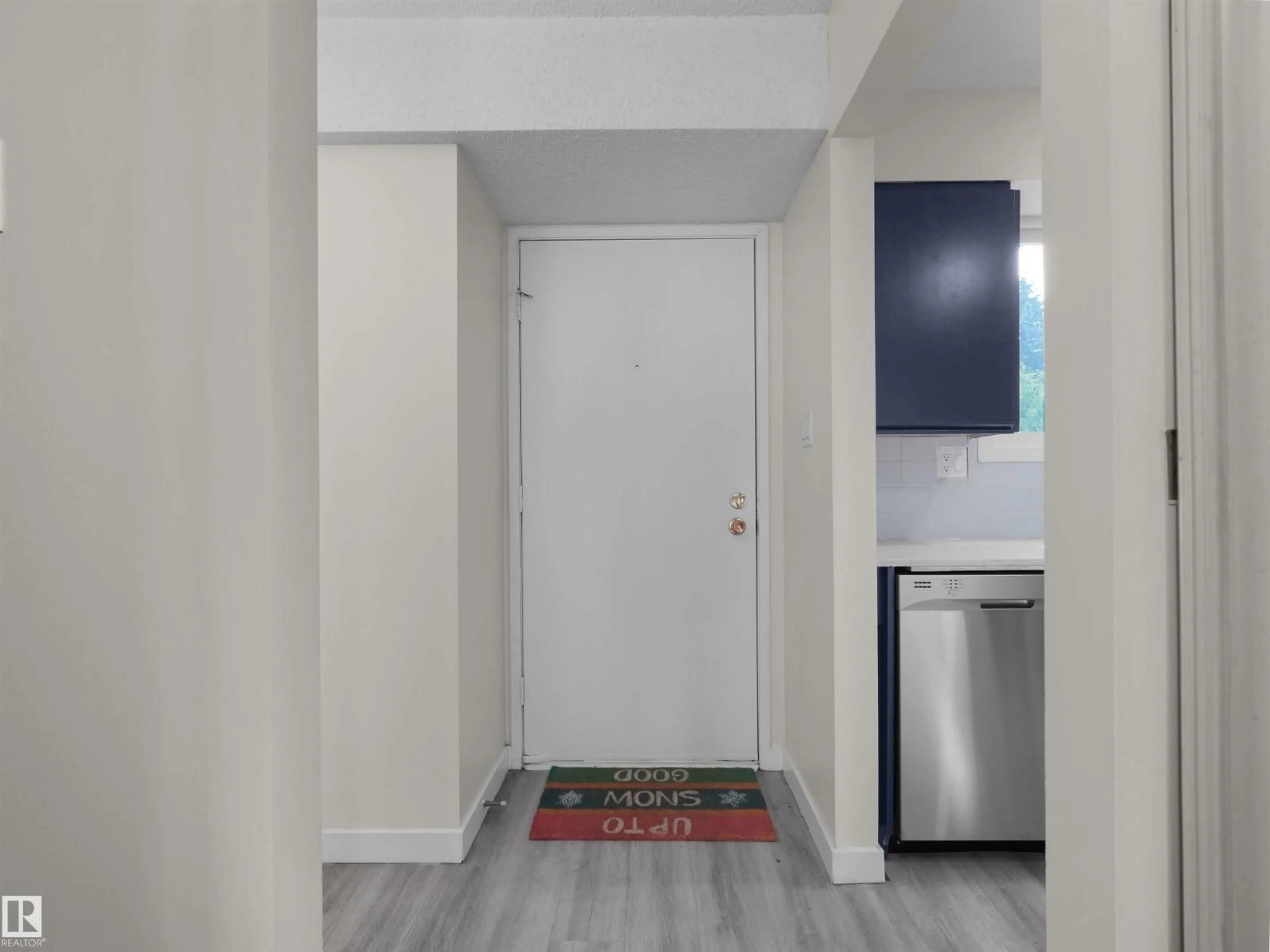 Indoor entryway for #47 - 1904 48 ST, Edmonton Alberta T6L5H3