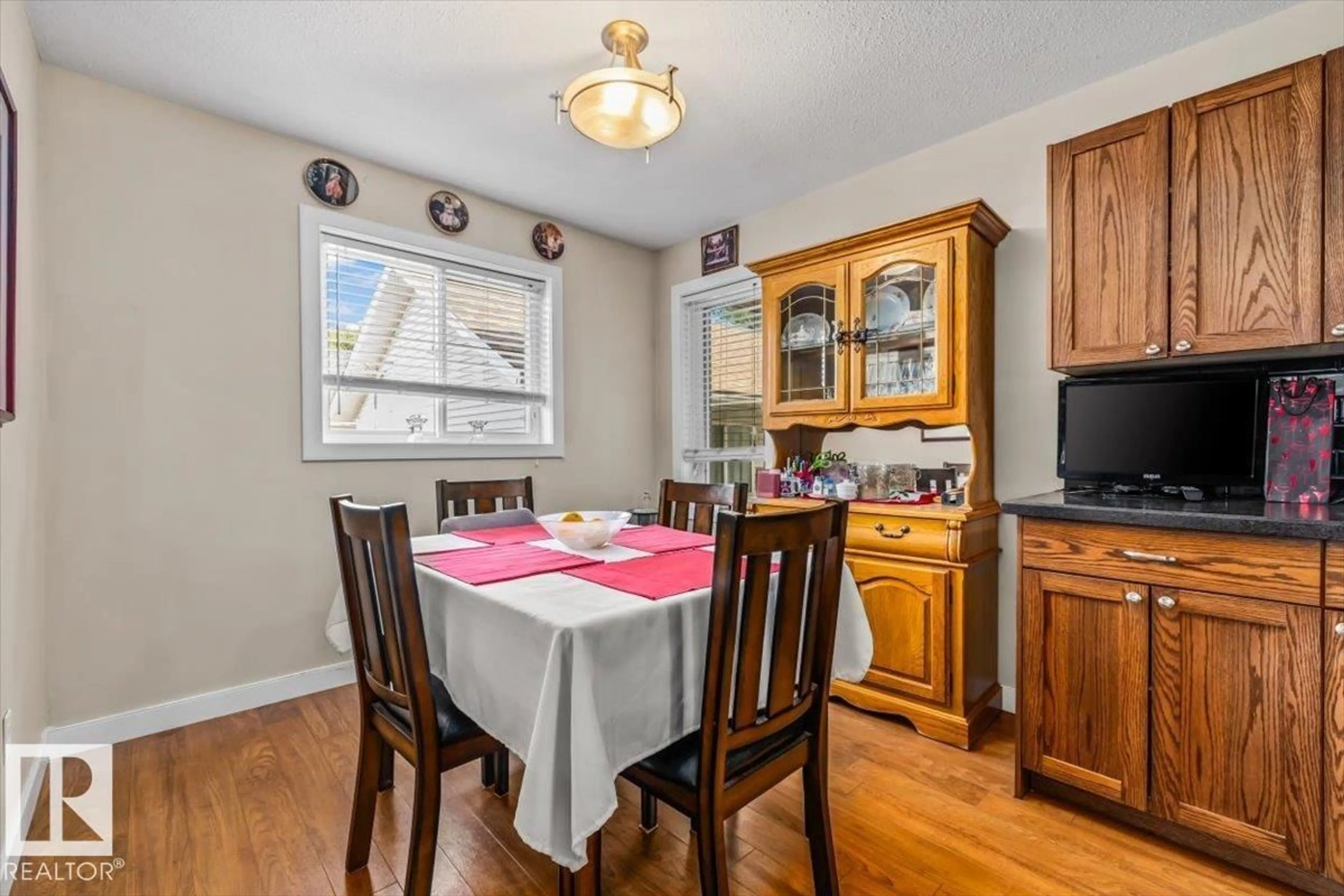 Dining room, wood/laminate floor for 11436 88 ST, Edmonton Alberta T5B3R1