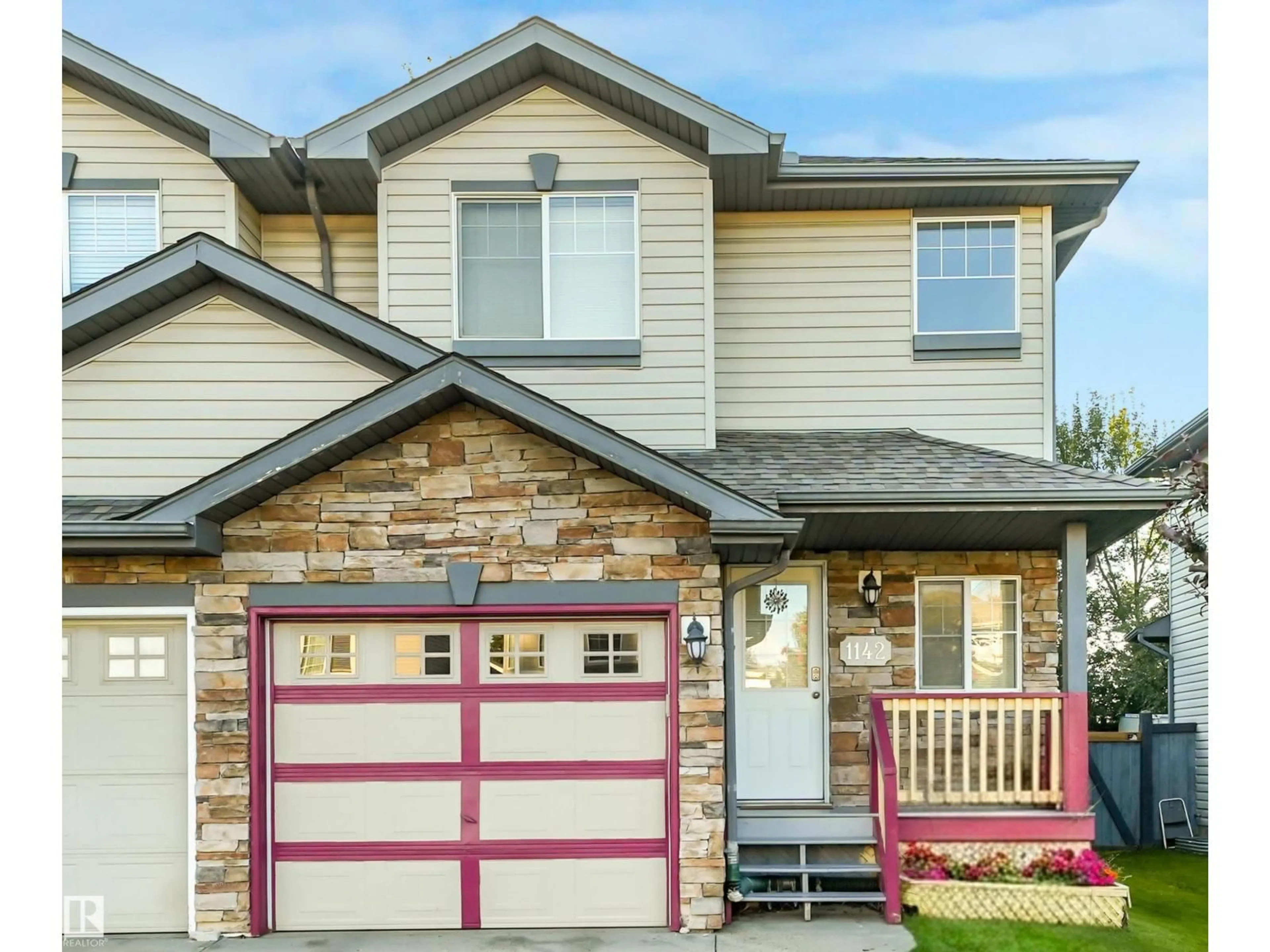 Home with vinyl exterior material, street for 1142 BARNES WAY SW, Edmonton Alberta T6W1G7