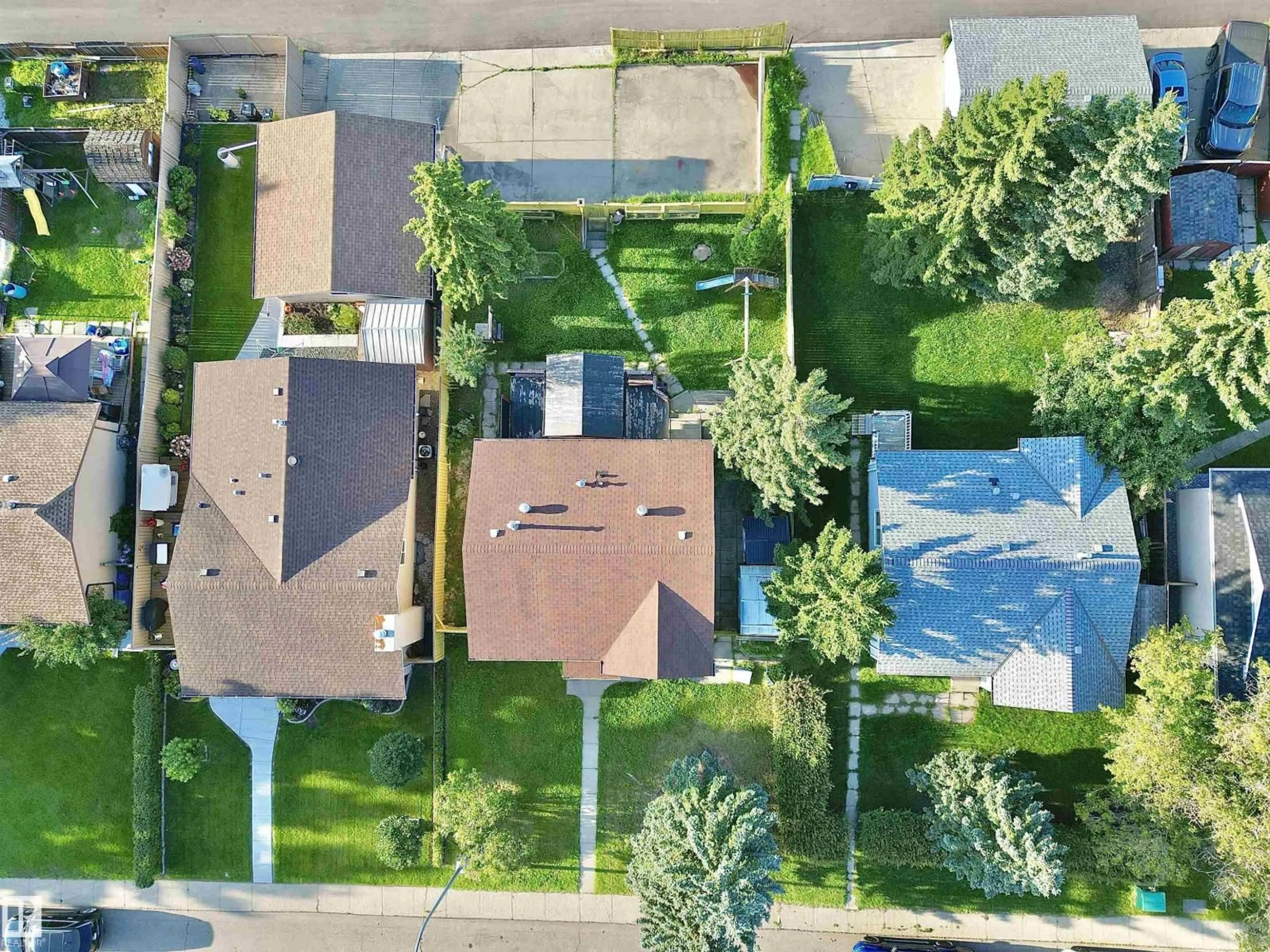 A pic from outside/outdoor area/front of a property/back of a property/a pic from drone, street for 3520 17B AV, Edmonton Alberta T6L2P3