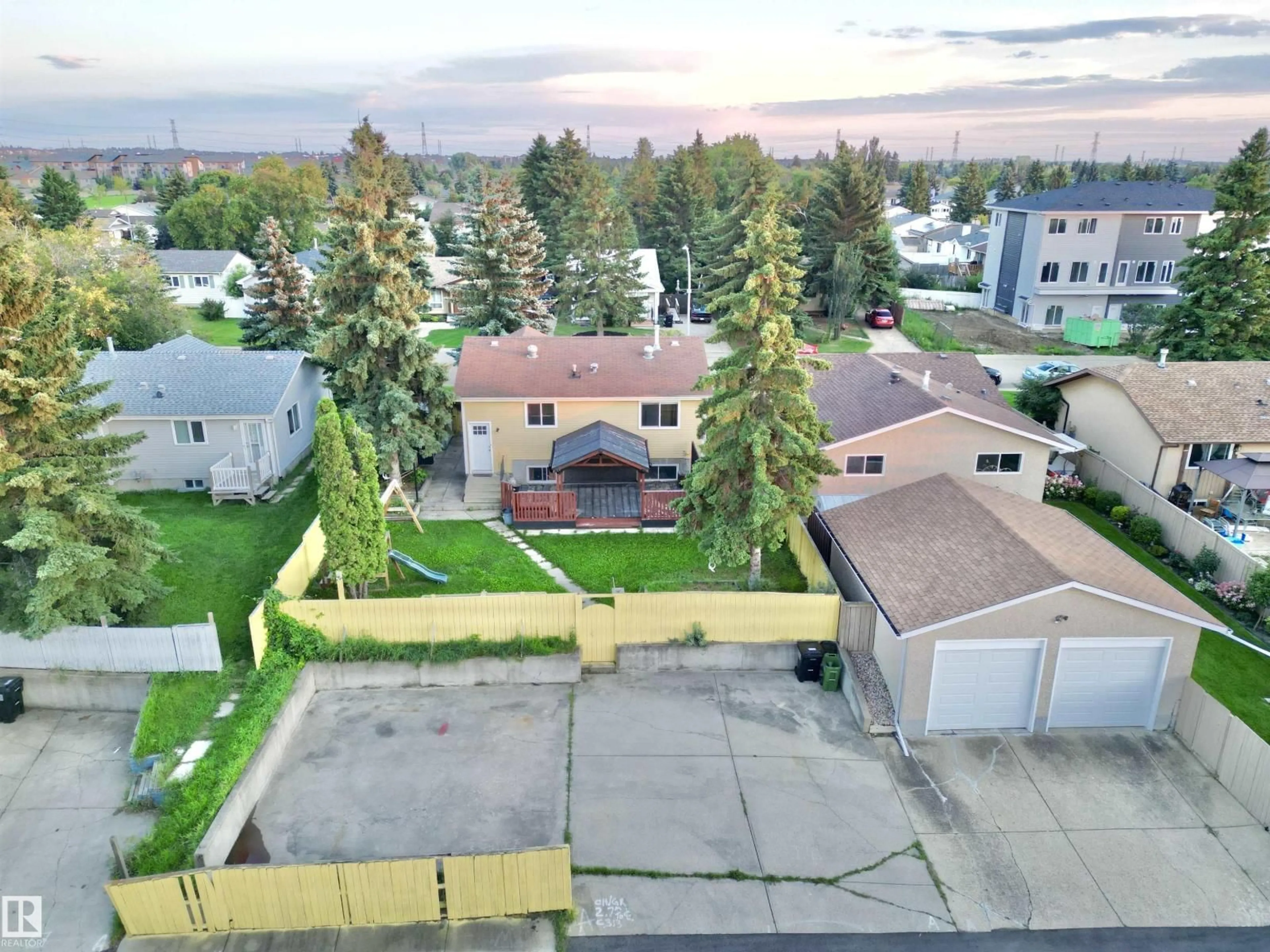 A pic from outside/outdoor area/front of a property/back of a property/a pic from drone, street for 3520 17B AV, Edmonton Alberta T6L2P3