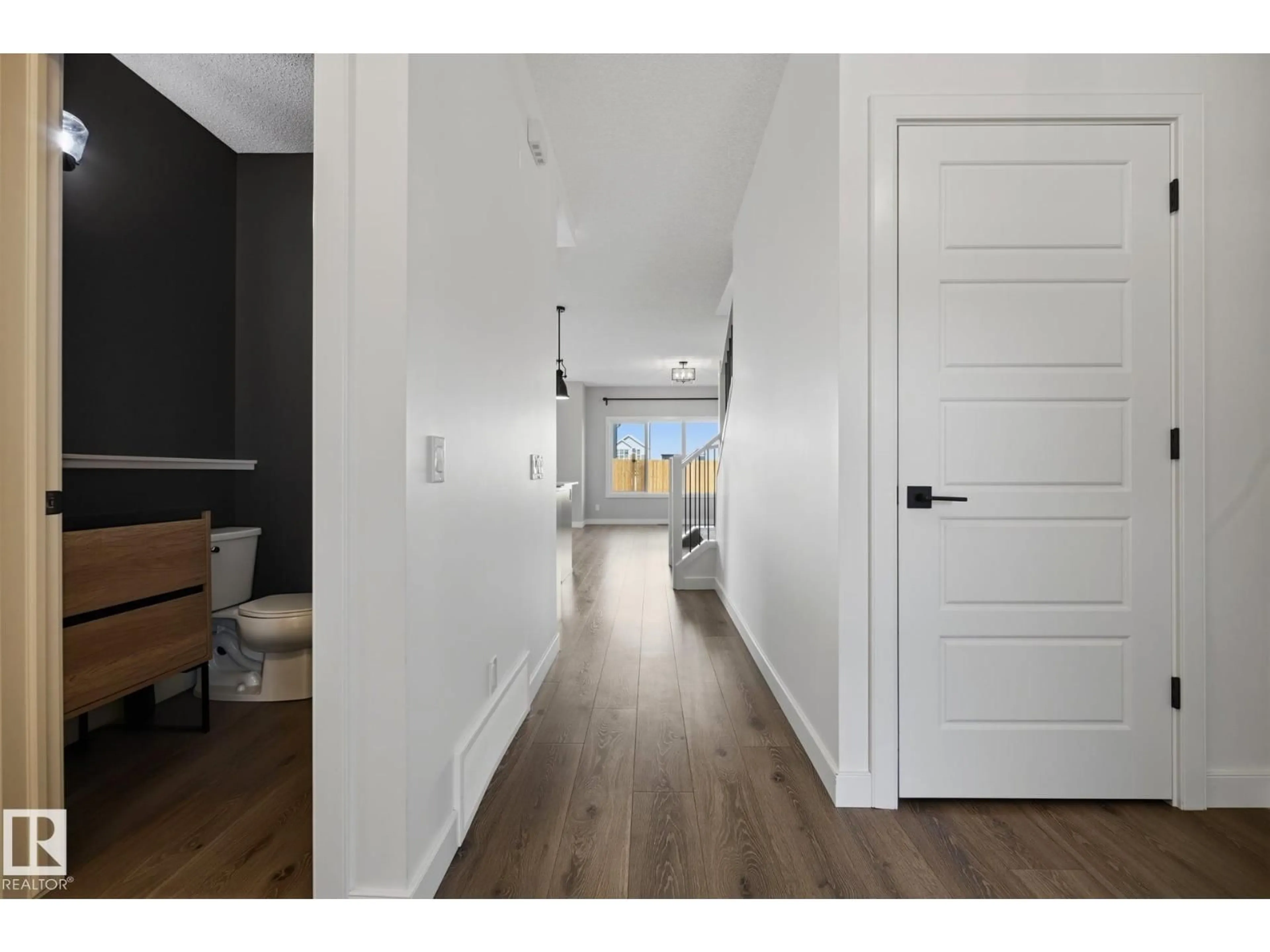 Indoor entryway for 3234 CHERNOWSKI WY, Edmonton Alberta T6W4G4