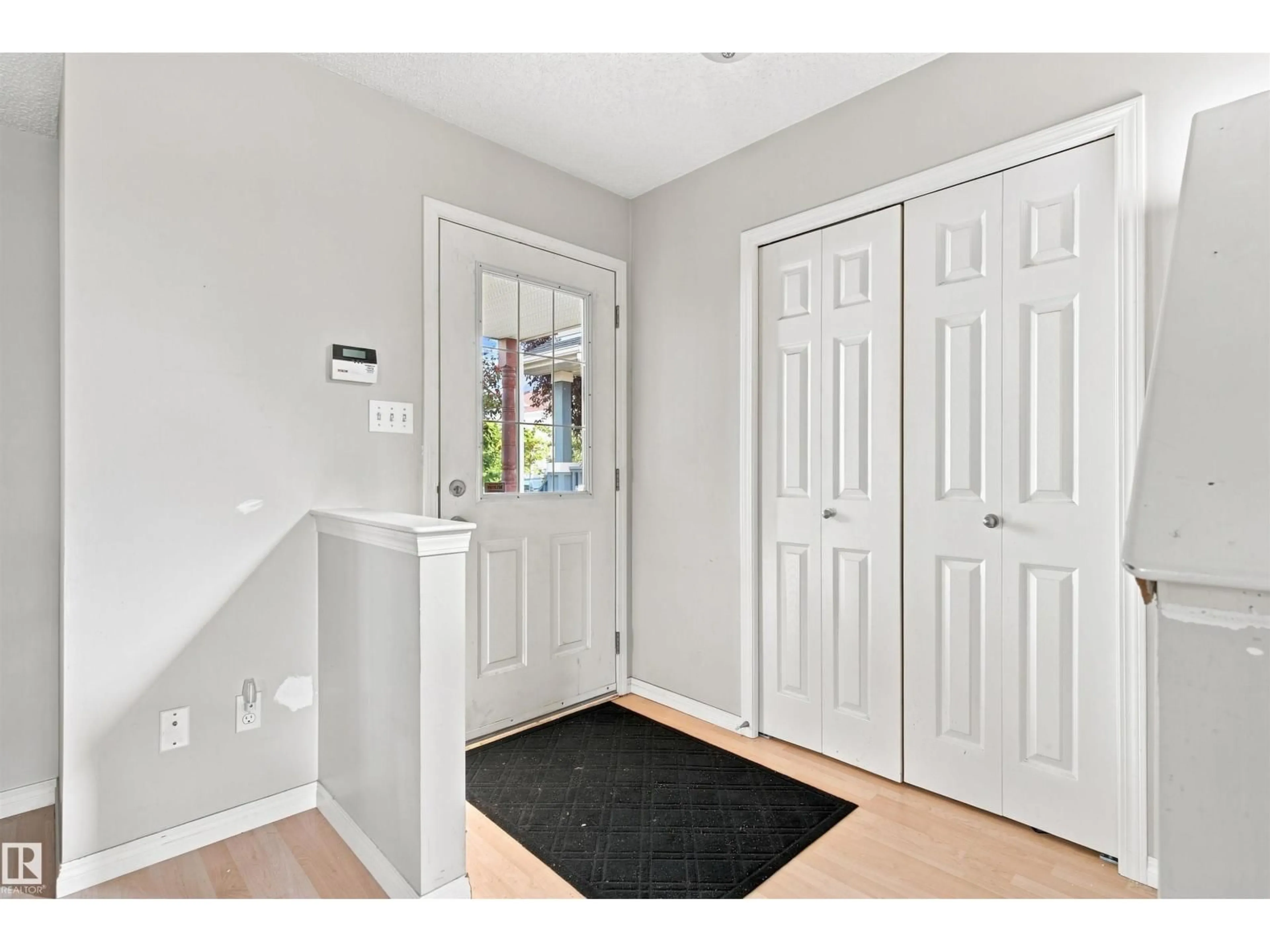 Indoor entryway for SW - 204 84 ST, Edmonton Alberta T6X1H6