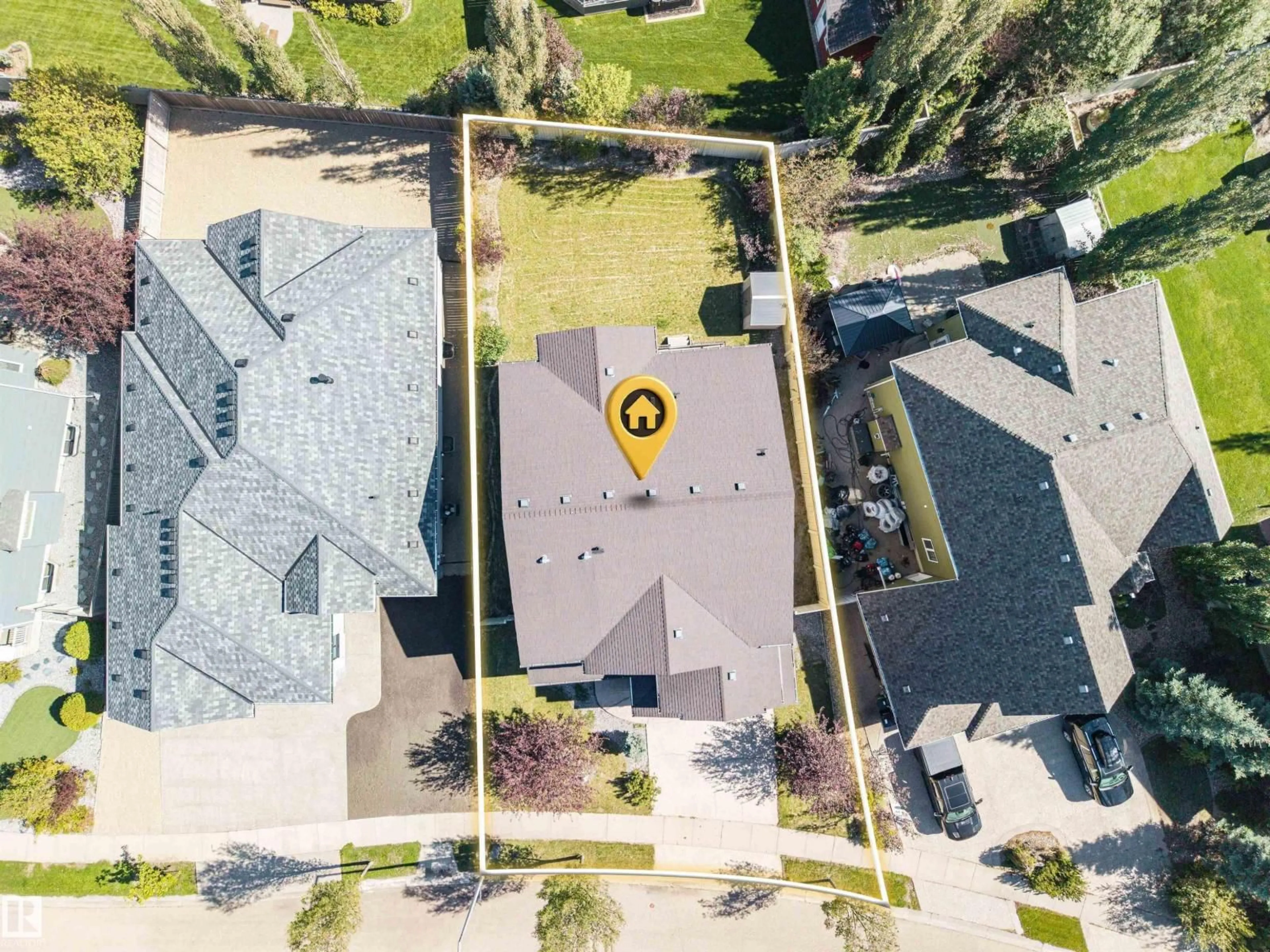A pic from outside/outdoor area/front of a property/back of a property/a pic from drone, street for 2043 CAMERON RAVINE WAY, Edmonton Alberta T6M0L2