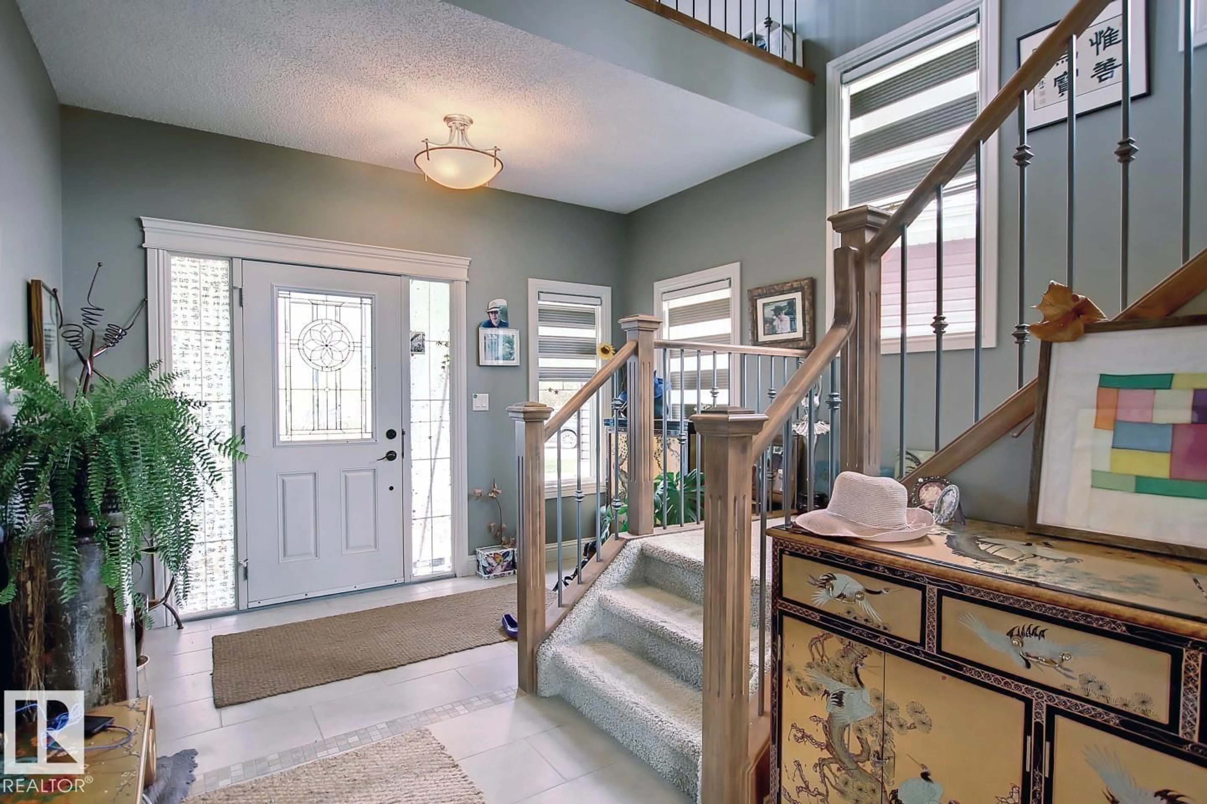 Indoor entryway for 6175 STINSON WY, Edmonton Alberta T6R0K3